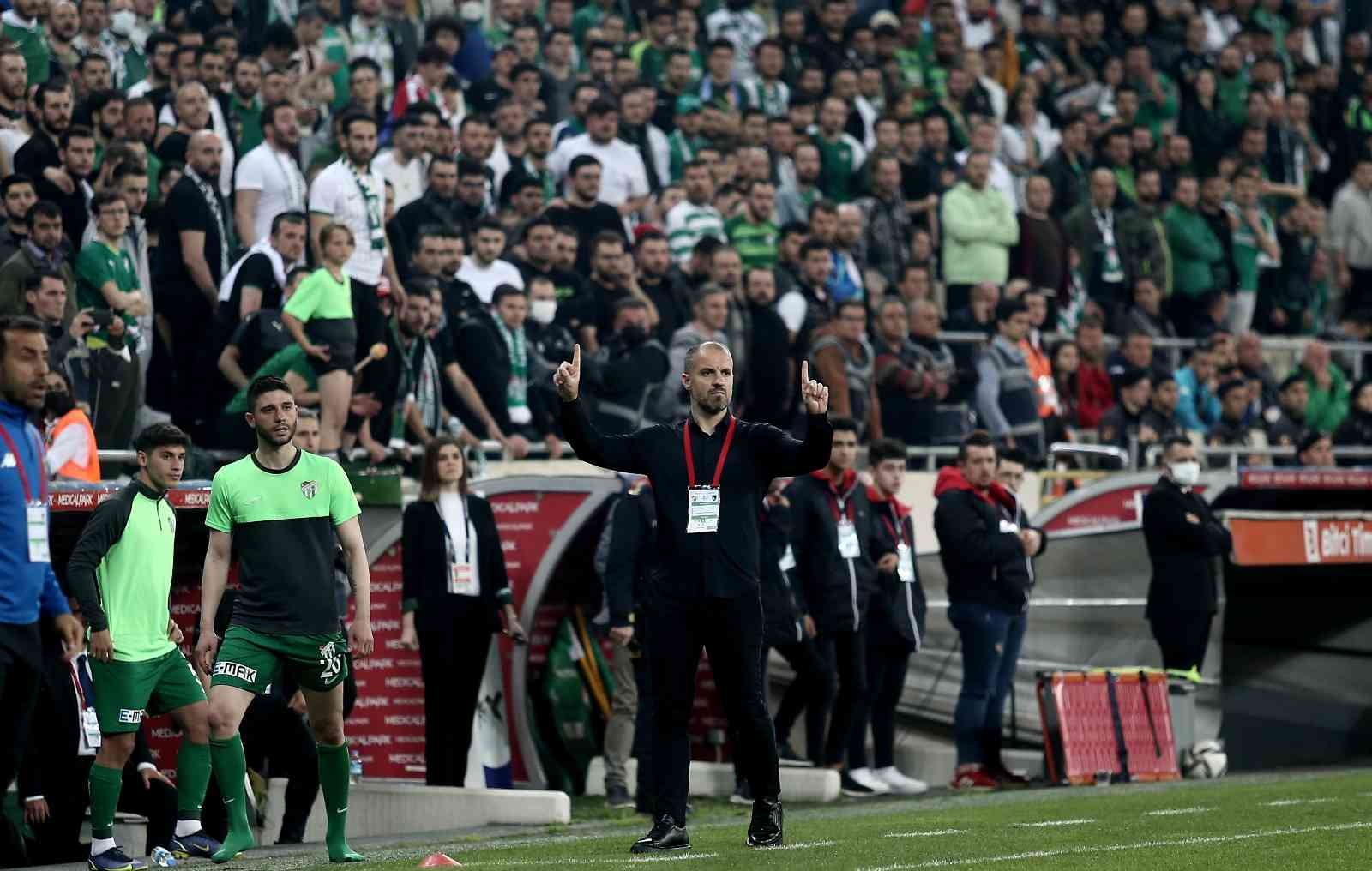 Bursaspor Teknik Direktörü Mustafa Er, "Yukarısıyla makas kapandı, her maça talibiz" dedi. Spor Toto 1. Lig’in 31. haftasında Kocaelispor ...