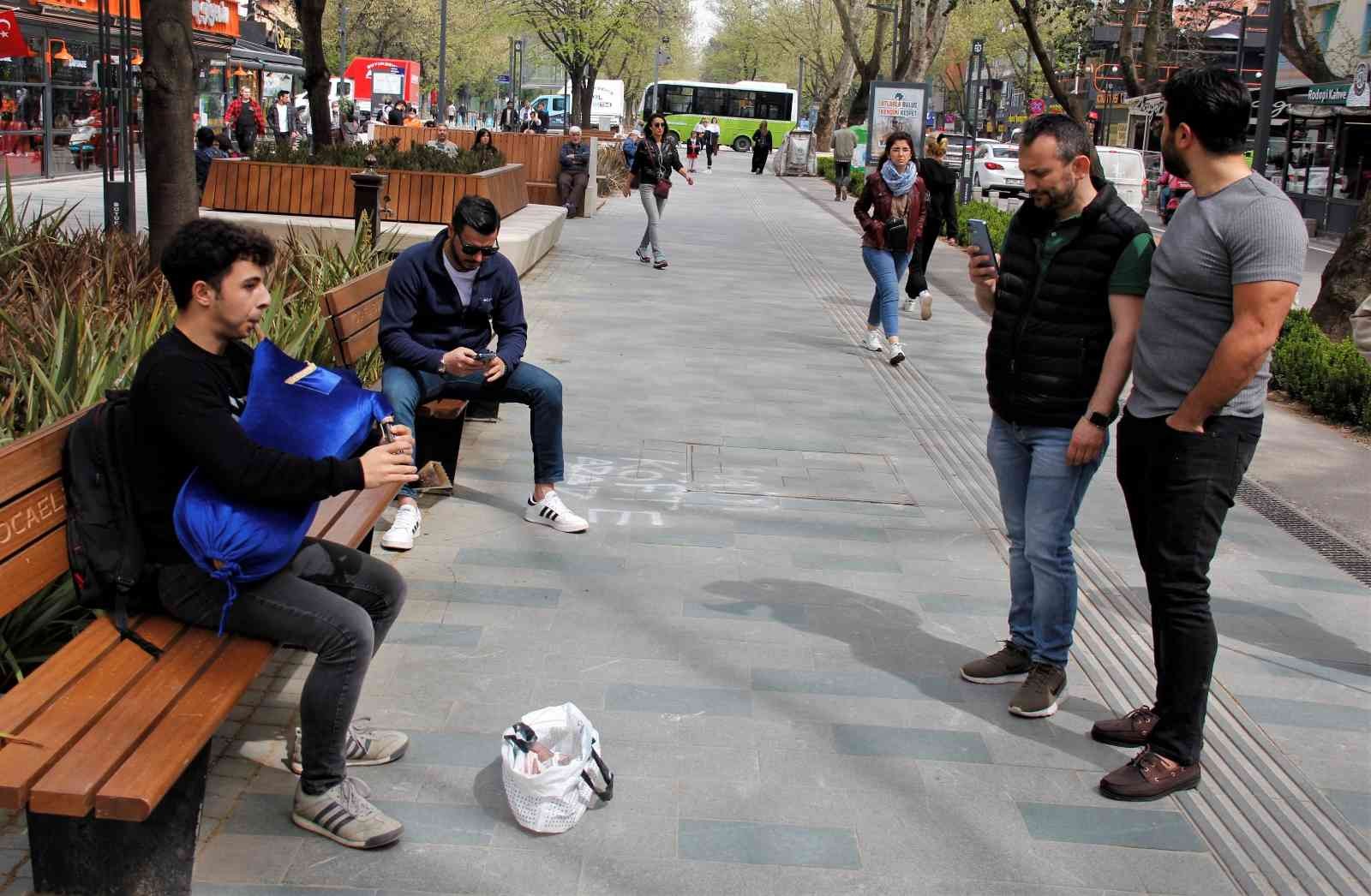 KOCAELİ(İHA) – Kocaeli’de üniversite okuyan Ali Rıza Çakır çocukluğundan beri dinlediği Kazım Koyuncu’dan etkilenerek 2 yıl önce tulum çalmayı ...