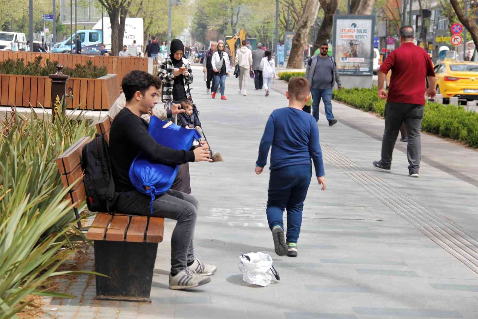 KOCAELİ(İHA) – Kocaeli’de üniversite okuyan Ali Rıza Çakır çocukluğundan beri dinlediği Kazım Koyuncu’dan etkilenerek 2 yıl önce tulum çalmayı ...