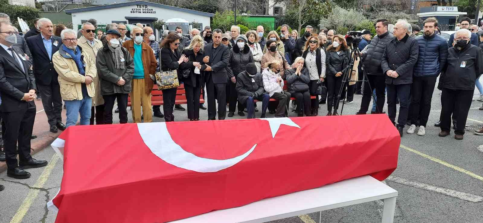 Türkiye Spor Yazarları Derneği (TSYD) eski başkanlarından gazeteci Nezih Alkış, törenle son yolculuğuna uğurlandı. TSYD eski başkanlarından, spor ...