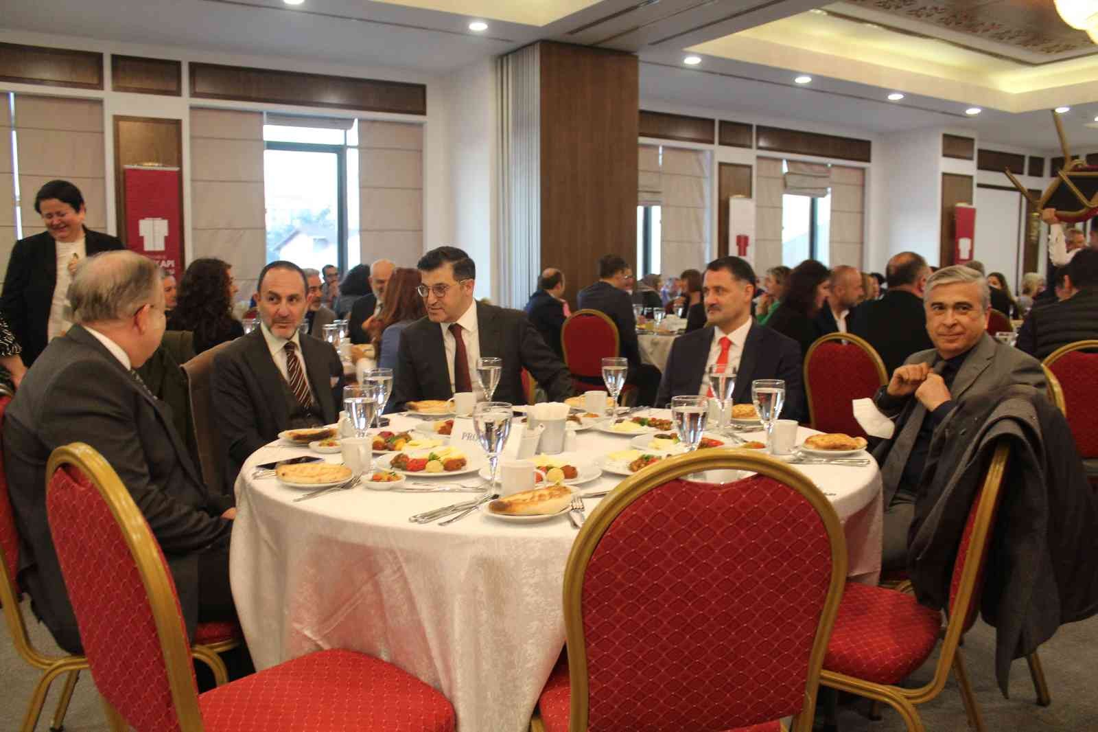 Topkapı Üniversitesi Mütevelli Heyeti Başkanı Nihat Kırmızı üniversite bünyesinde düzenlenen iftar etkinliğinde isim değişikliği ile ilgili ...