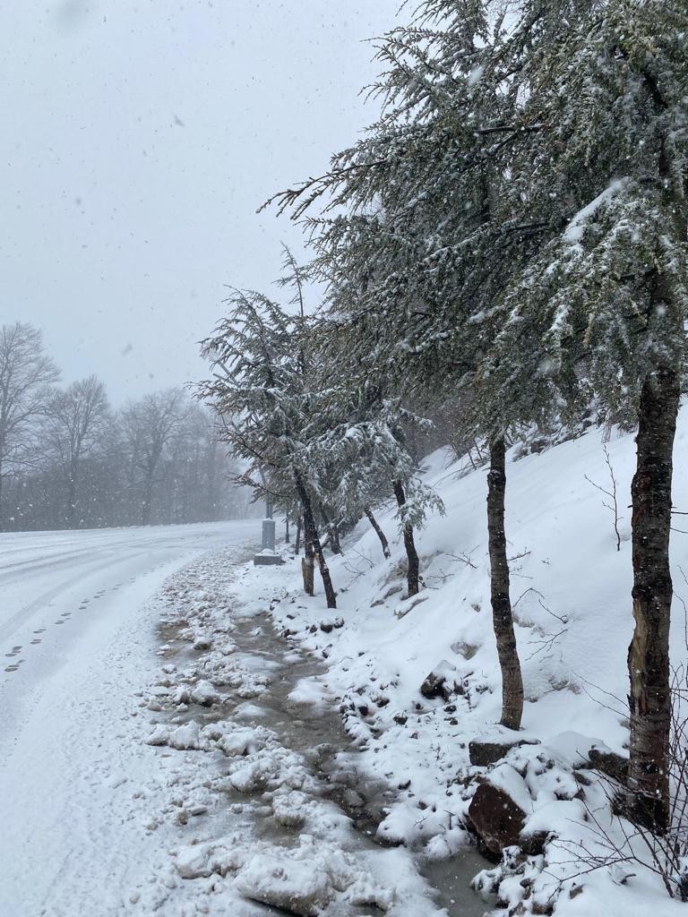 Önemli kış turizmi destinasyonlarından Kartepe’de Nisan ayında kar yağışı başladı. Zirvedeki kar kalınlığı ise 90 santimetre olarak kayıtlara ...