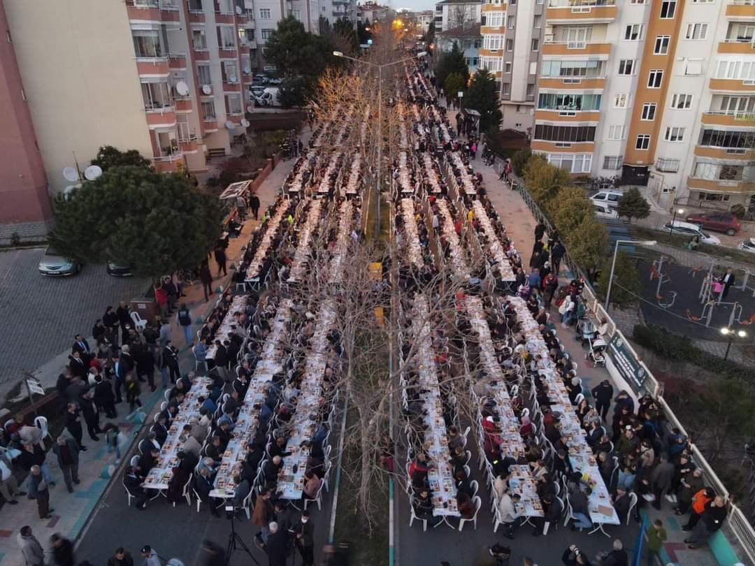 Tekirdağ (İHA) – Tekirdağ’ın Süleymanpaşa ilçesinde binlerce kişi aynı iftar masasına buluştu. Kapatılan cadde boyunca vatandaşların yaptığı ...