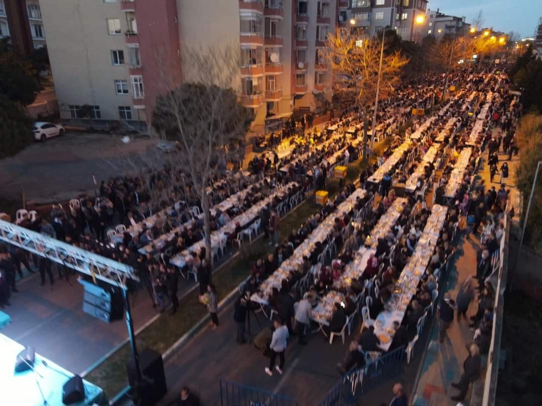 Tekirdağ (İHA) – Tekirdağ’ın Süleymanpaşa ilçesinde binlerce kişi aynı iftar masasına buluştu. Kapatılan cadde boyunca vatandaşların yaptığı ...