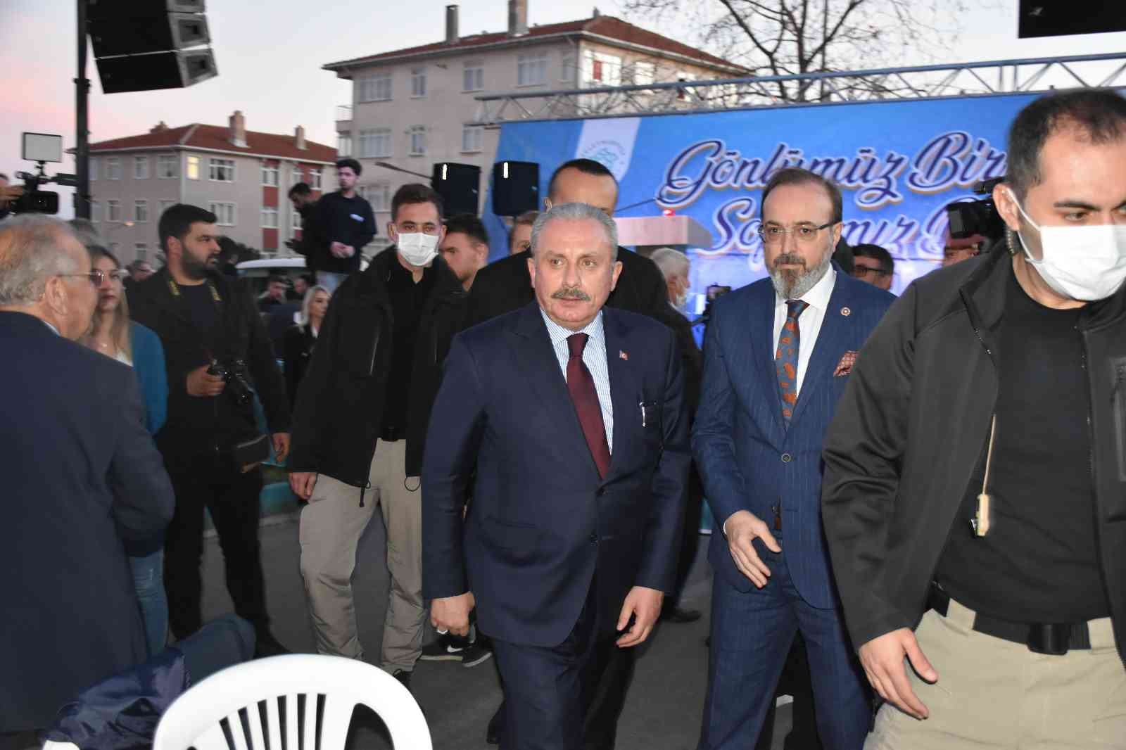 Tekirdağ (İHA) – Tekirdağ’ın Süleymanpaşa ilçesinde binlerce kişi aynı iftar masasına buluştu. Kapatılan cadde boyunca vatandaşların yaptığı ...