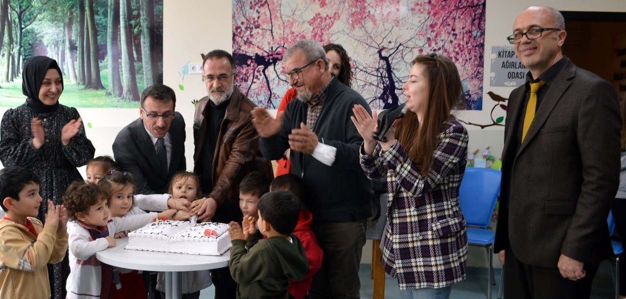 Bursa’nın Yenişehir ilçesinde Kütüphane Haftası sebebiyle çeşitli etkinlikler düzenlendi. Etkinlikler çerçevesinde Gevher Nesibe Mesleki ve ...