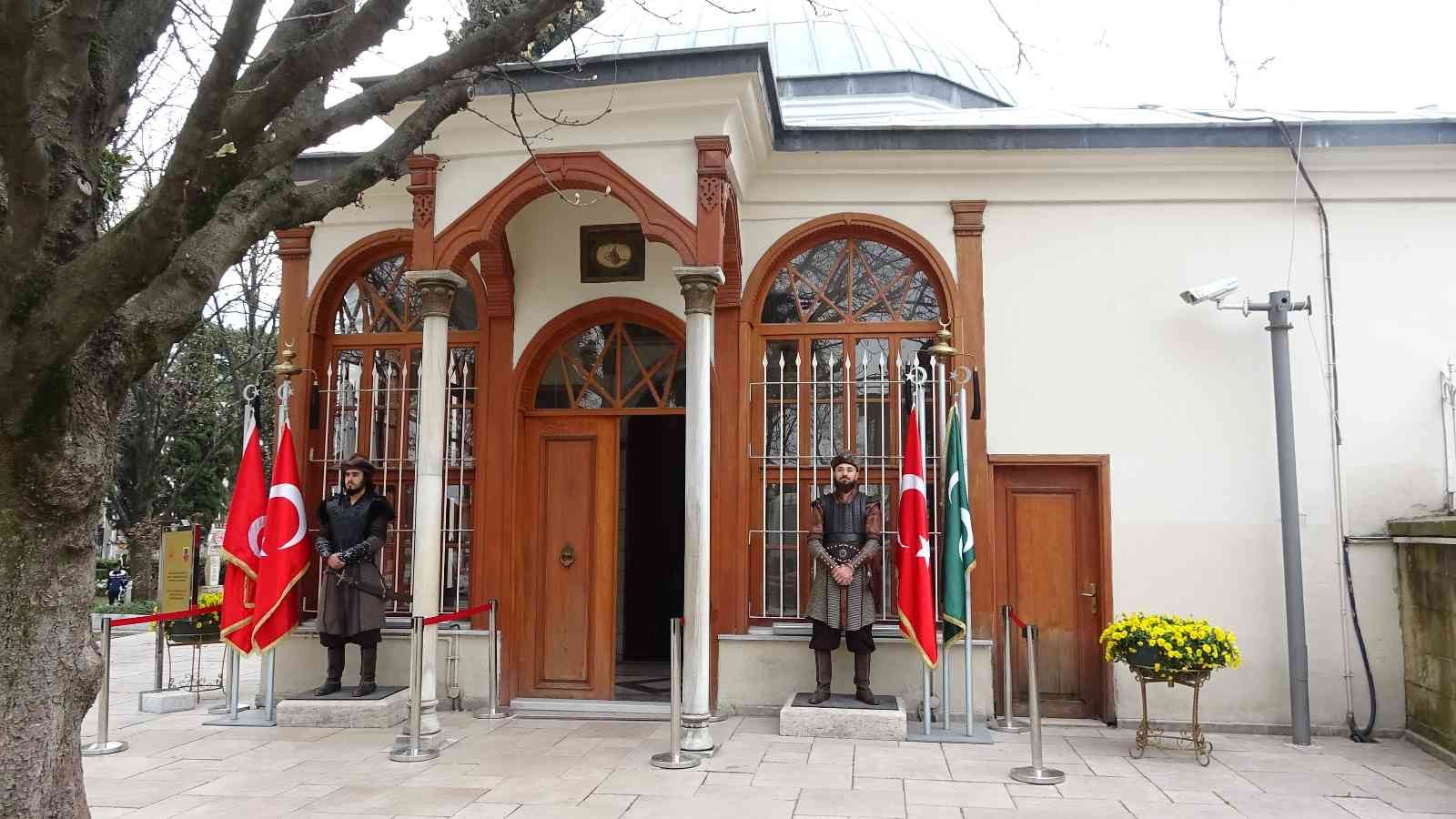 Osmanlı Devleti’nin kurucusu Osman Gazi Han’ın Tophane’deki türbesinin sanduka puşidesi 2 yıldır ilmek ilmek yeniden işleniyor. Bursa Olgunlaşma ...