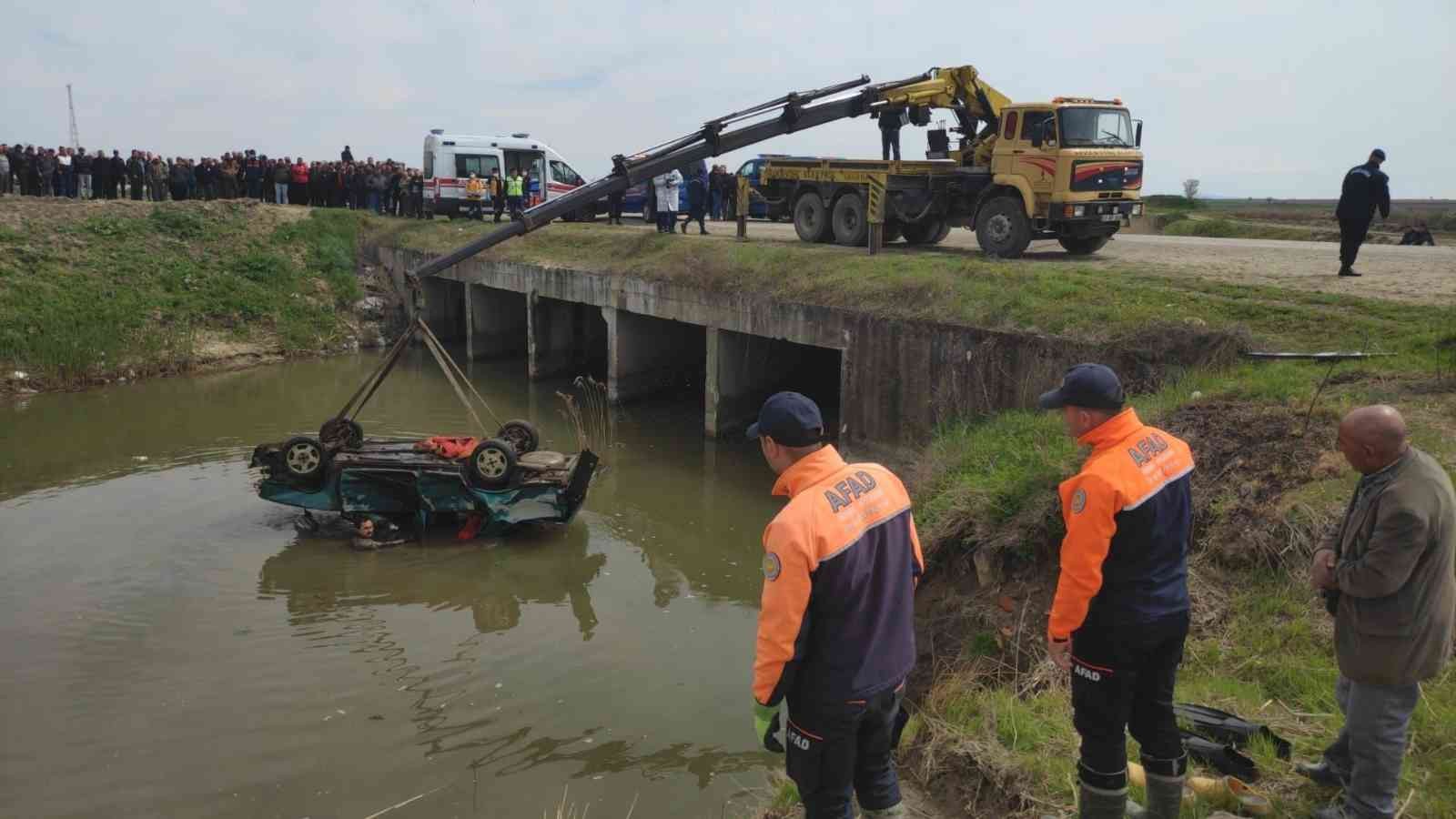 Edirne’nin İpsala ilçesinde sulama kanalına düşen otomobilin sürücüsü hayatını kaybetti. Edirne’nin İpsala ilçesine bağlı Koyuntepe köyü ...