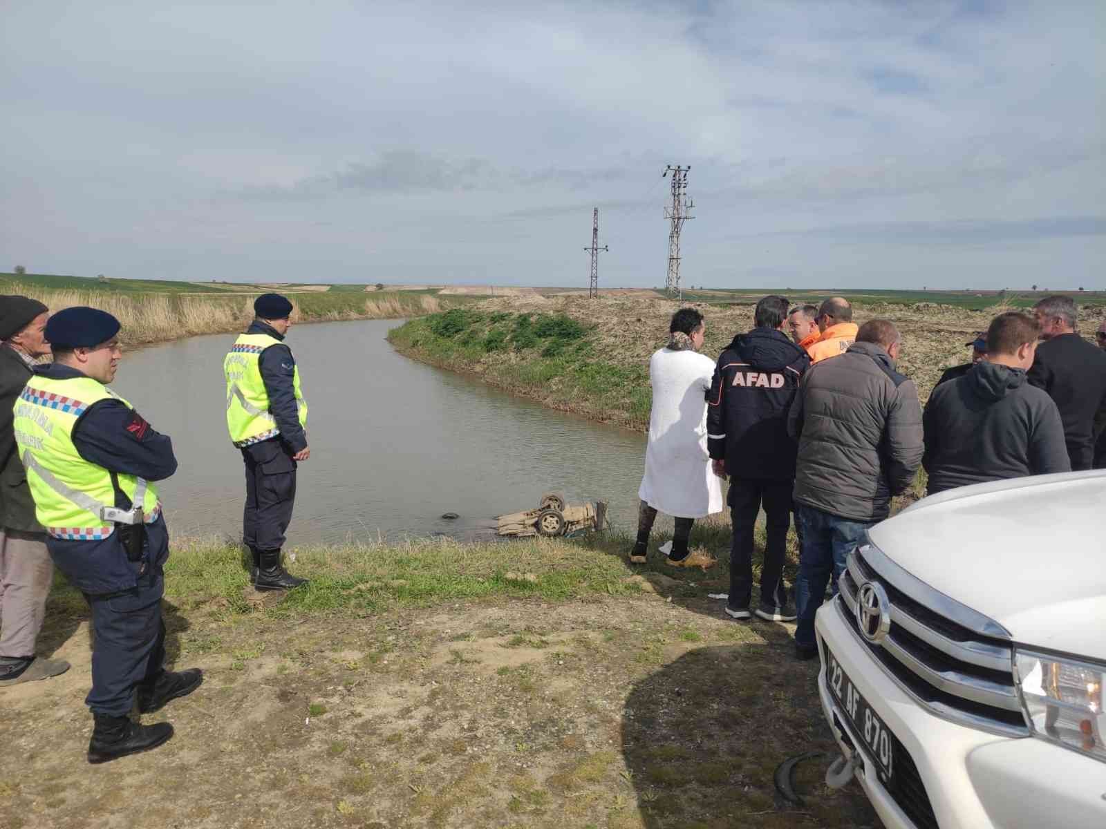 Edirne’nin İpsala ilçesinde sulama kanalına düşen otomobilin sürücüsü hayatını kaybetti. Edirne’nin İpsala ilçesine bağlı Koyuntepe köyü ...