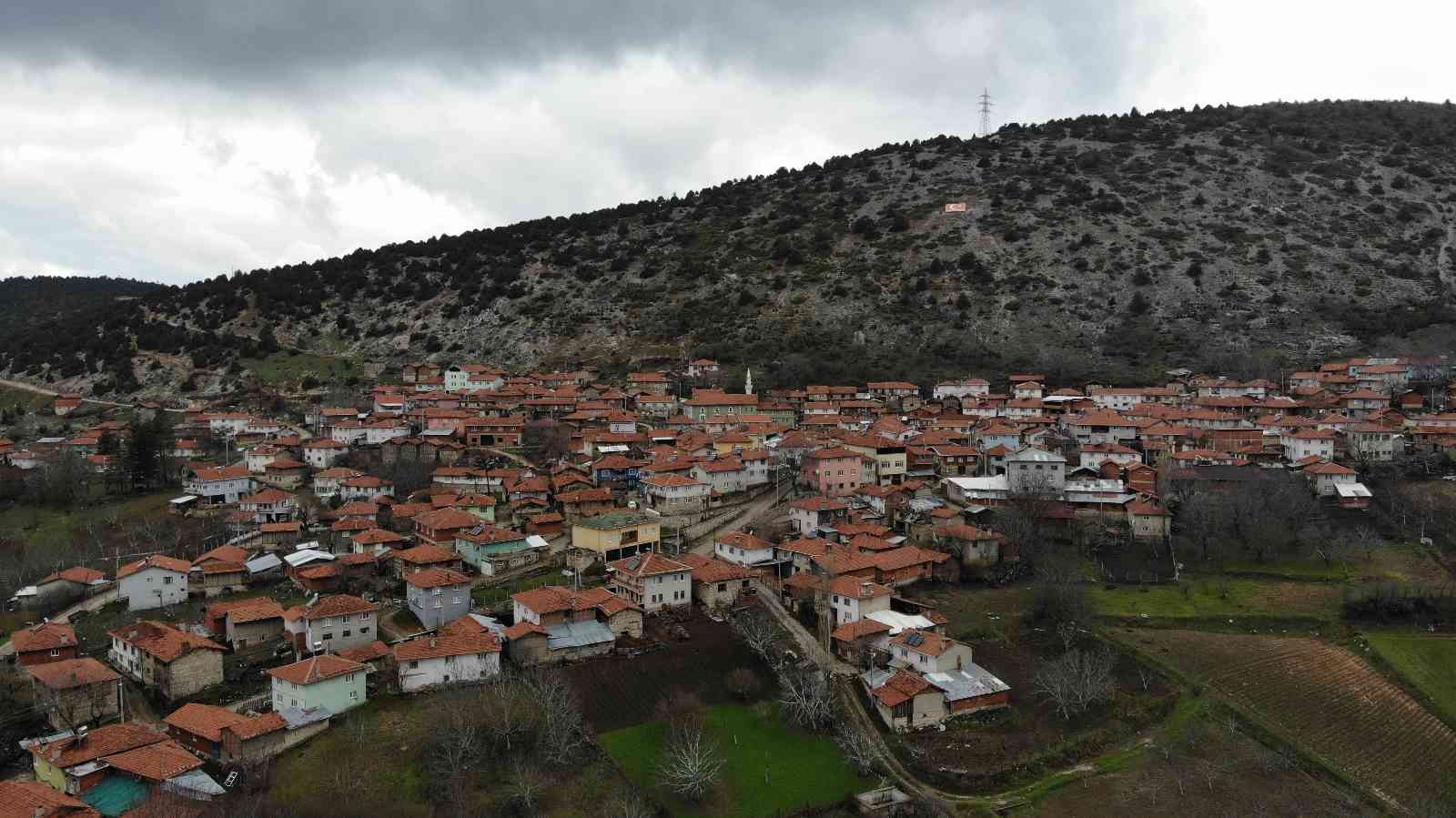 Bursa’da Sorgun köylüleri, kurdukları müzeyle köye gelenlere tarihlerini tanıtıyorlar. Keles ilçesi Sorgun köyü sakinleri köylerine müze kurdu ...