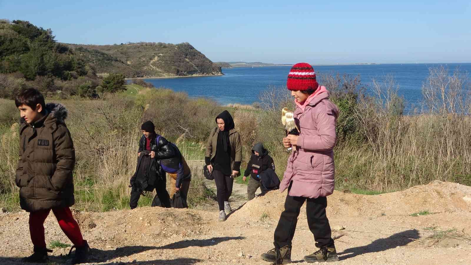 Çanakkale’de, jandarma ve Sahil Güvenlik ekiplerinin ortaklaşa düzenlediği operasyonda 123 düzensiz göçmen ve 2 organizatör yakalandı. Umuda ...