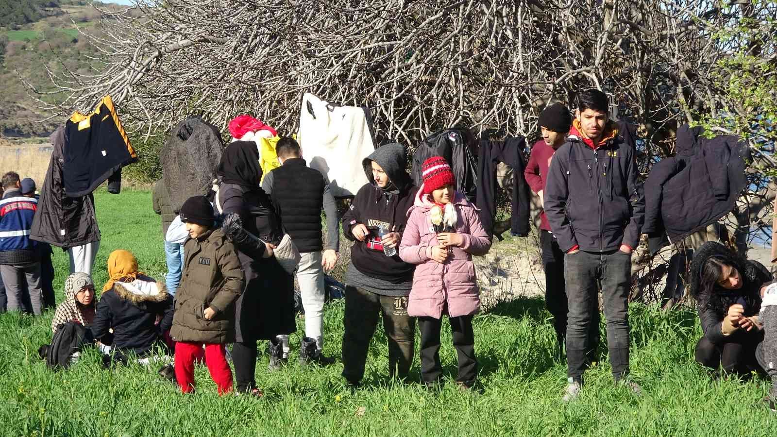 Çanakkale’de, jandarma ve Sahil Güvenlik ekiplerinin ortaklaşa düzenlediği operasyonda 123 düzensiz göçmen ve 2 organizatör yakalandı. Umuda ...