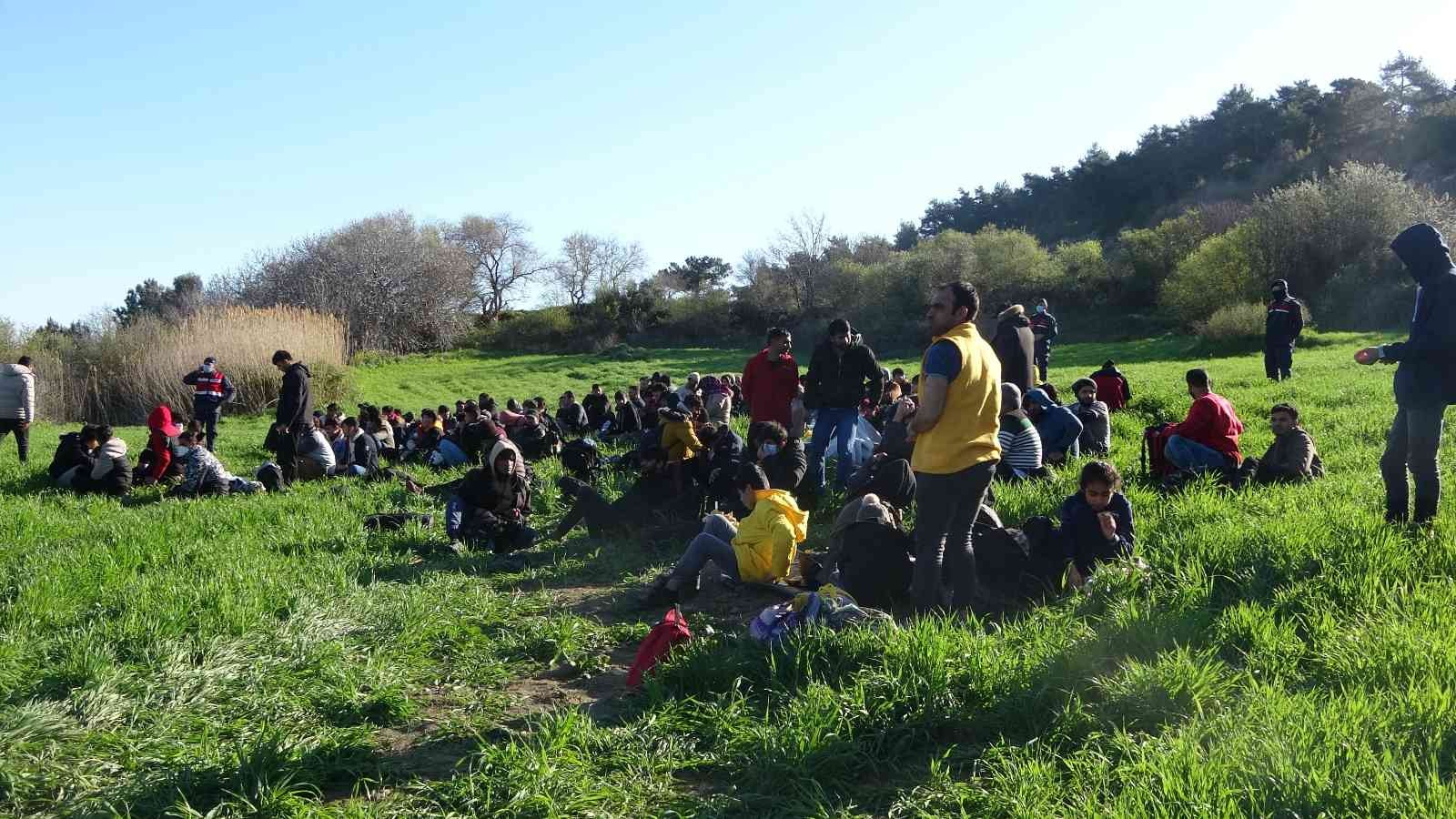 Çanakkale’de, jandarma ve Sahil Güvenlik ekiplerinin ortaklaşa düzenlediği operasyonda 123 düzensiz göçmen ve 2 organizatör yakalandı. Umuda ...