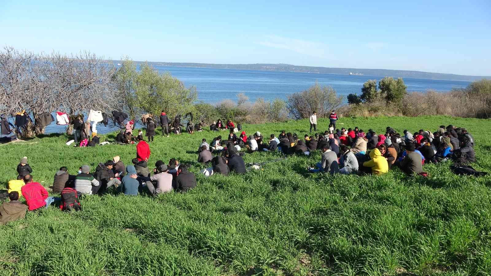 Çanakkale’de, jandarma ve Sahil Güvenlik ekiplerinin ortaklaşa düzenlediği operasyonda 123 düzensiz göçmen ve 2 organizatör yakalandı. Umuda ...