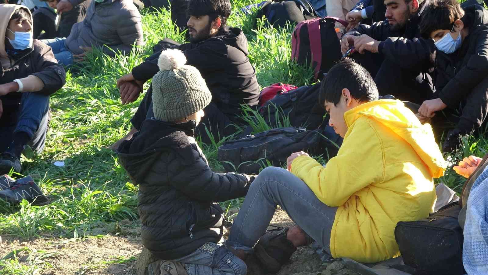 Çanakkale’de, jandarma ve Sahil Güvenlik ekiplerinin ortaklaşa düzenlediği operasyonda 123 düzensiz göçmen ve 2 organizatör yakalandı. Umuda ...