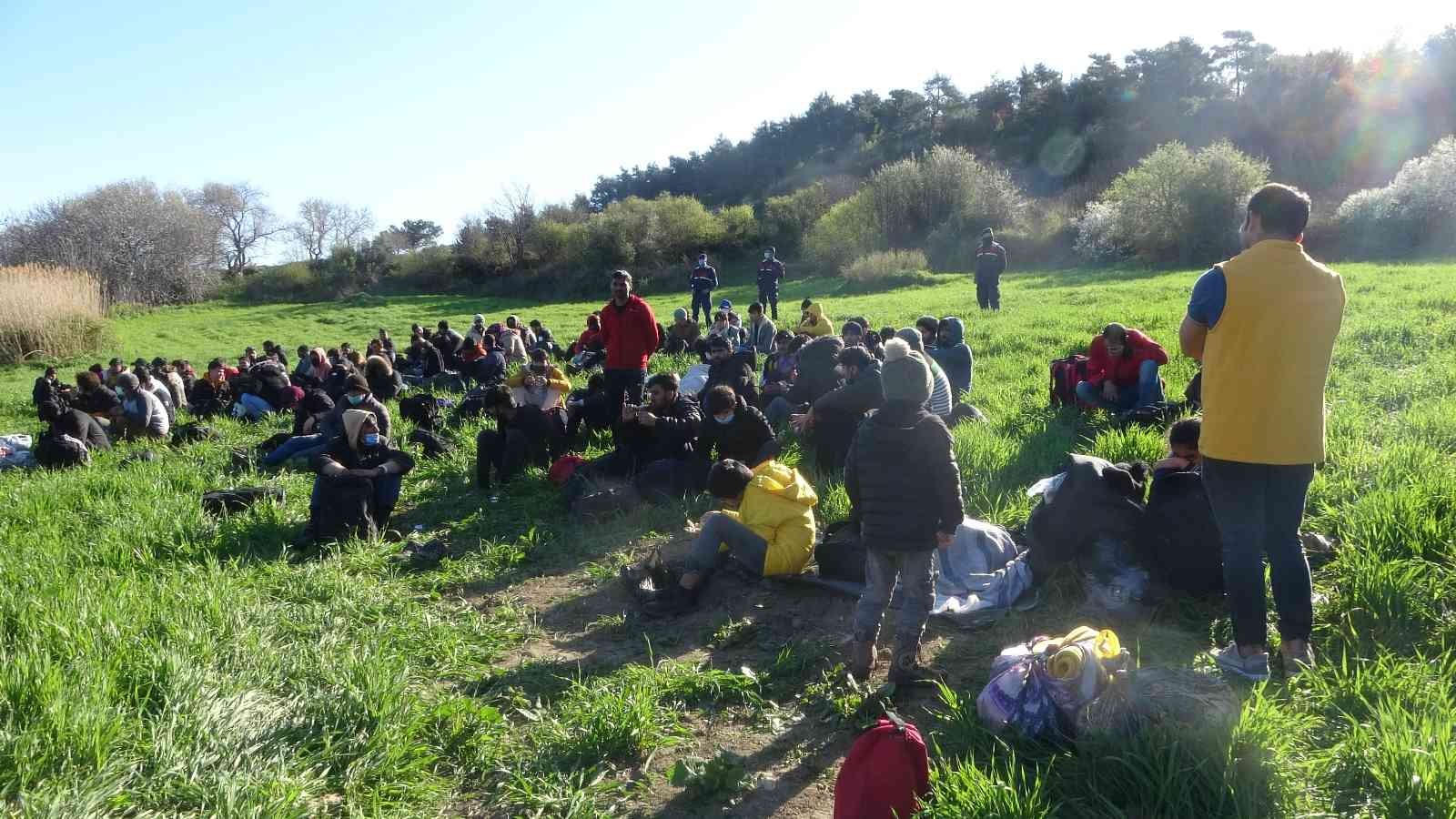 Çanakkale’de, jandarma ve Sahil Güvenlik ekiplerinin ortaklaşa düzenlediği operasyonda 123 düzensiz göçmen ve 2 organizatör yakalandı. Umuda ...