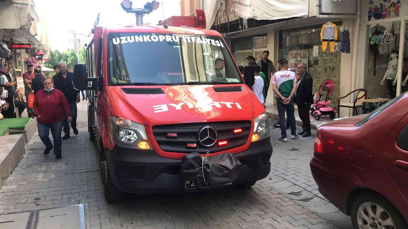 Edirne’nin Uzunköprü ilçesinde park halindeki bir triportör yanarak kullanılamaz hale geldi. Edinilen bilgiye göre, Atalar Caddesi üzerinde 09 ...