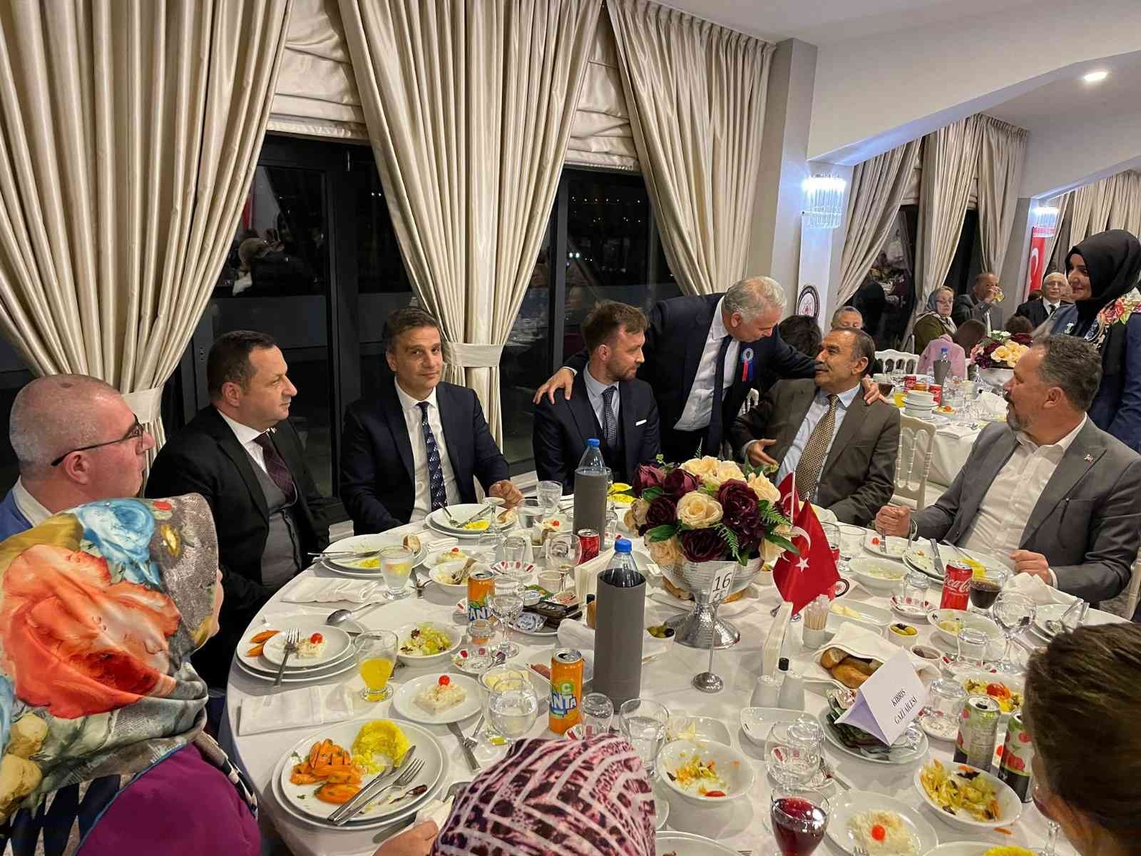 Türk Polis Teşkilatının 177. kuruluş yıl dönümü sebebiyle şehit aileleri, gaziler ve polis ekipleri birlikte iftar yaptı. Türk Polis Teşkilatının ...