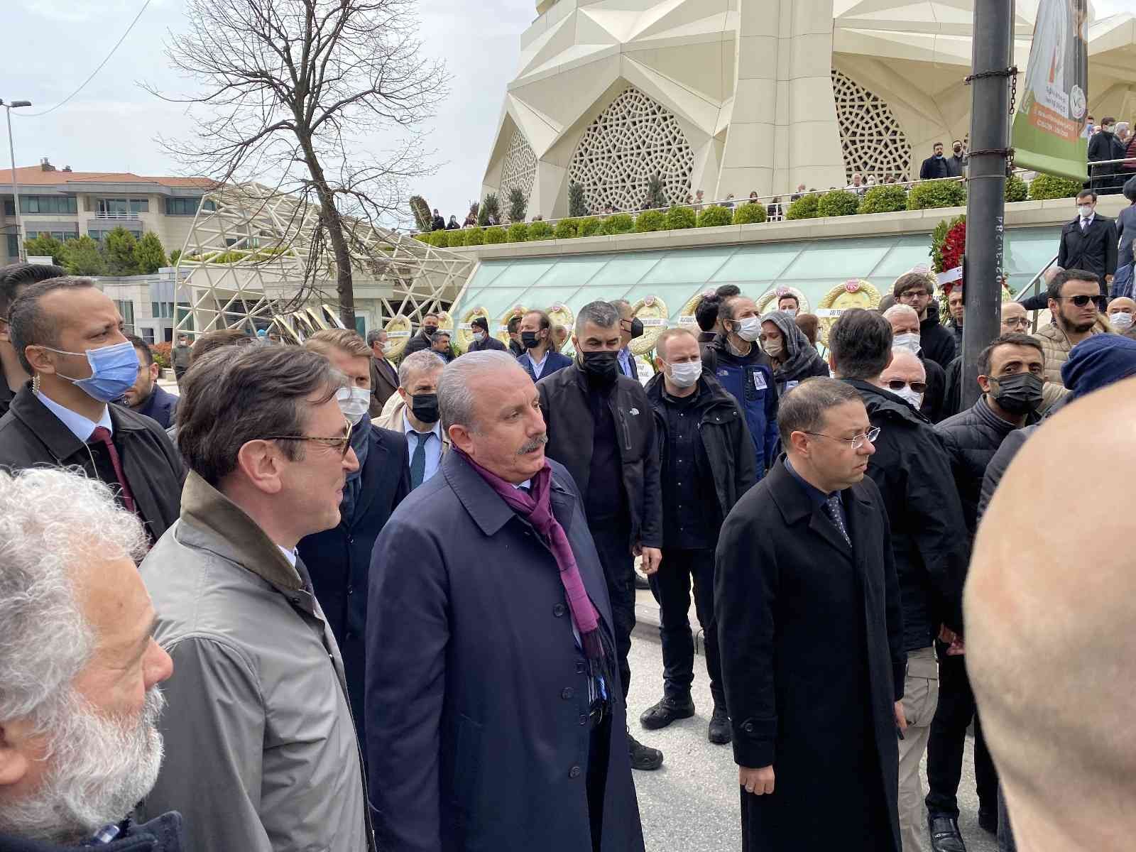 Geçtiğimiz gün hayatını kaybeden Marmara Üniversitesi Hukuk Fakültesi eski dekanı Prof. Dr. Serap Helvacı, Marmara İlahiyat Camii’nde düzenlenen ...