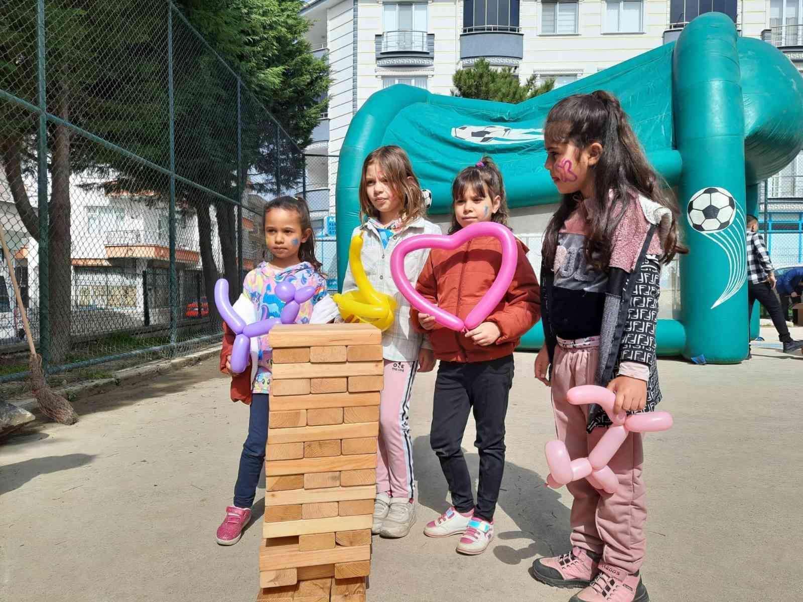 Tekirdağ’da Roman Haftası kutlamaları renkli anlara sahne oldu Tekirdağ’ın Süleymanpaşa ilçesinde “8 Nisan Roman Haftası” sebebiyle çeşitli ...