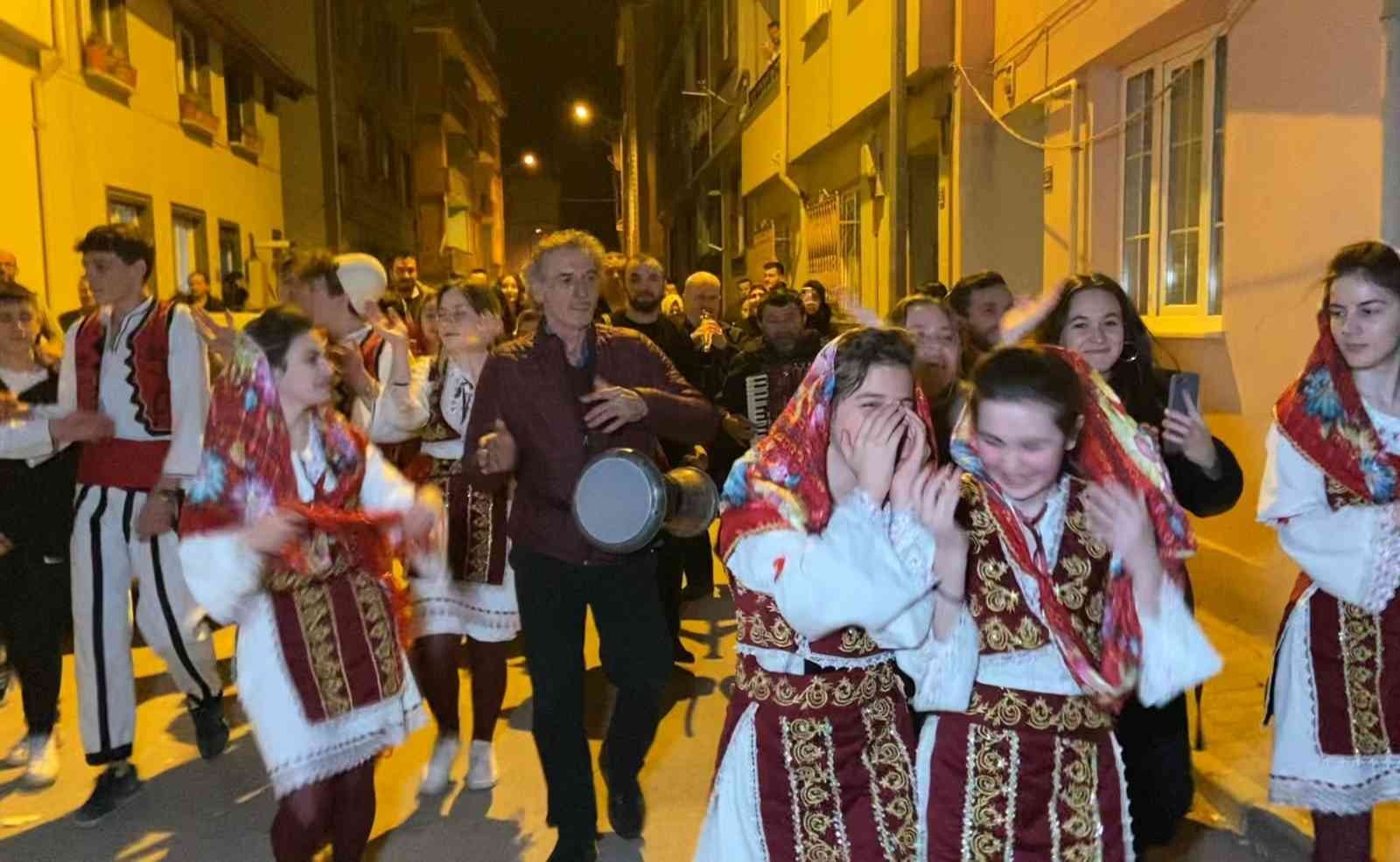 Bursa’nın İnegöl ilçesinde Rumeli Türkleri Kültür ve Forklor Derneği yönetimi, ilçede ilgi çeken bir sahura imza attı. Rumeli yöresine özgü ...