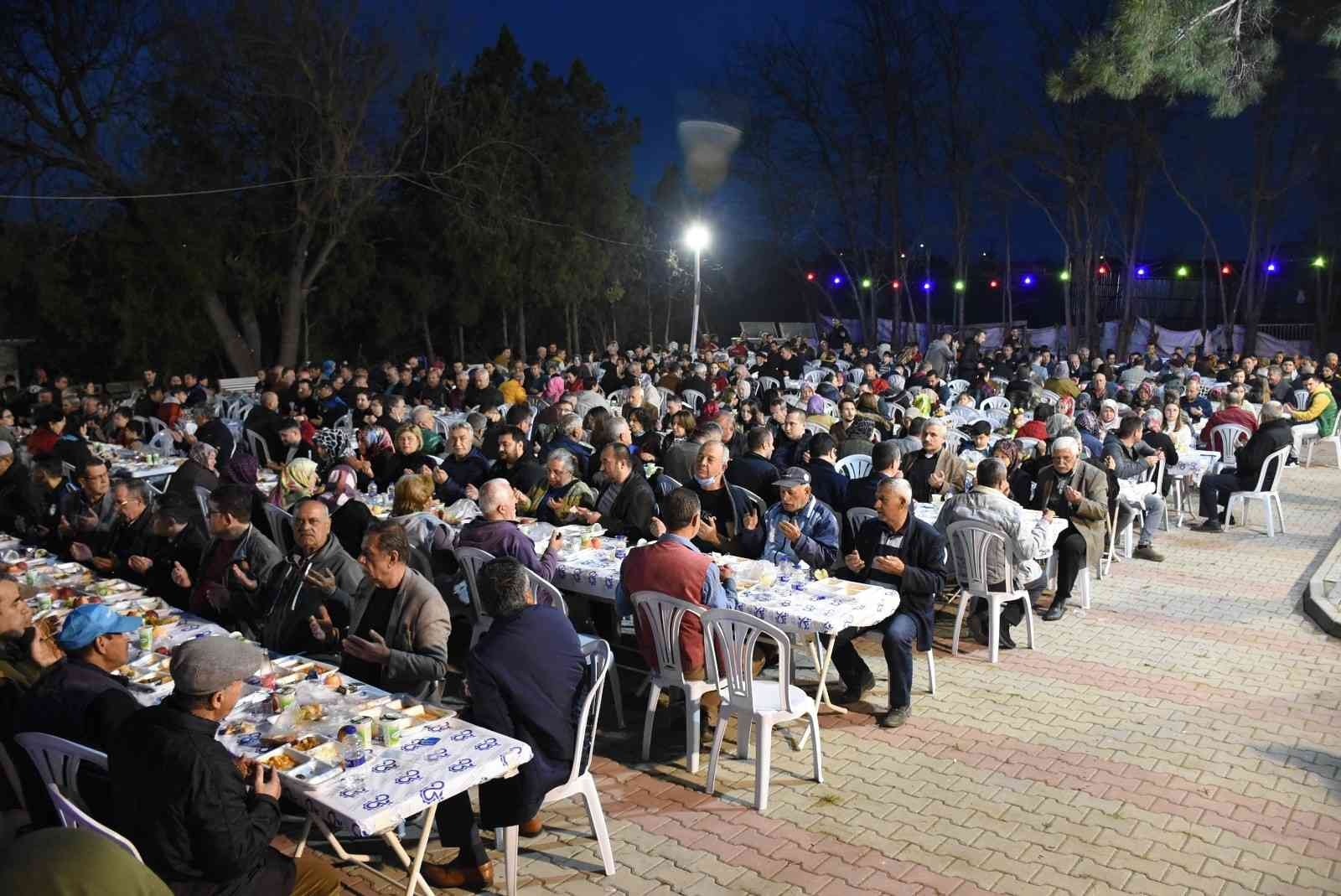 Tekirdağ’ın Çorlu ilçesine bağlı Şahpaz Mahalle Muhtarlığı tarafından her yıl Ramazan ayında düzenlenen ve geleneksel hale gelen iftar yemeğine ...