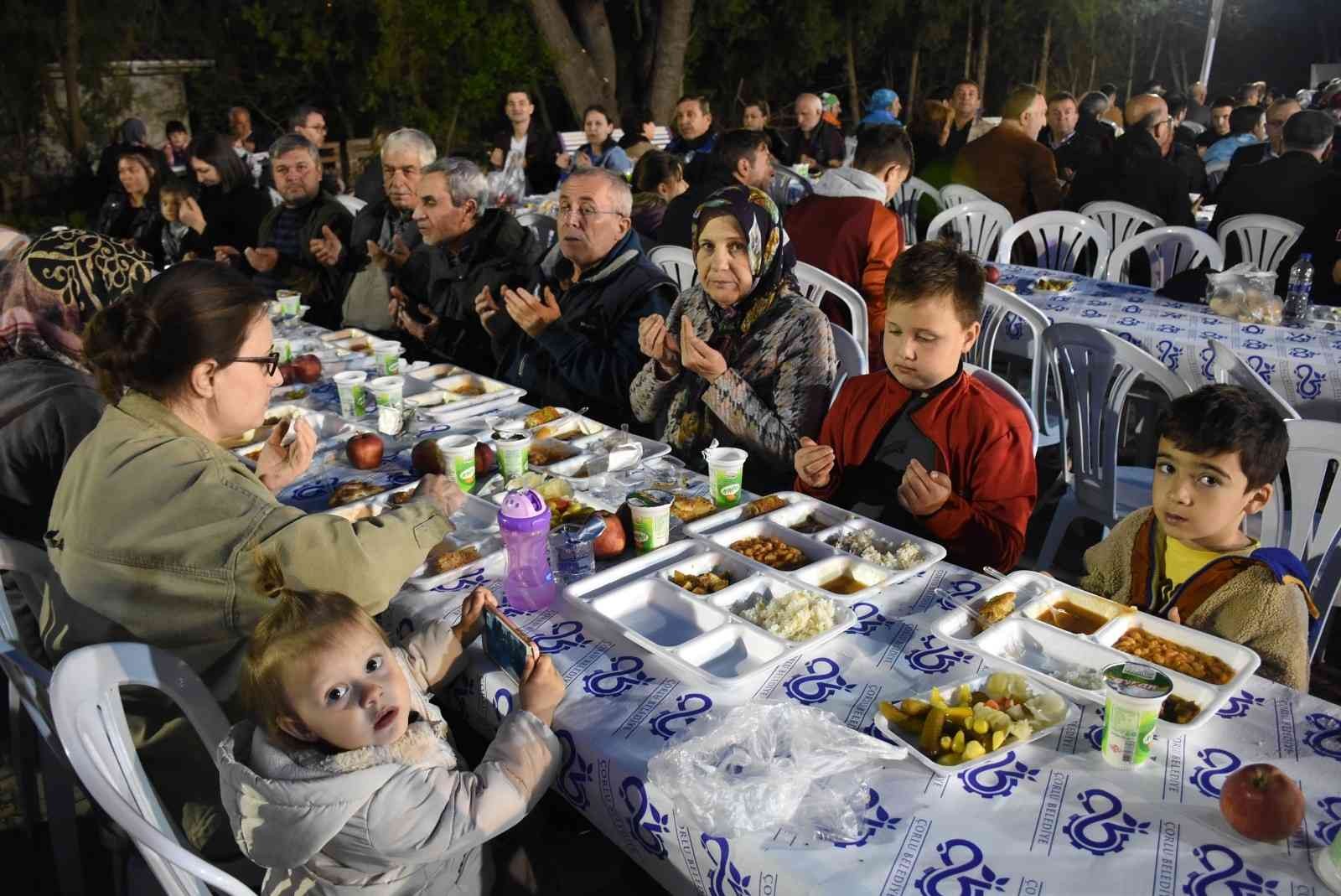 Tekirdağ’ın Çorlu ilçesine bağlı Şahpaz Mahalle Muhtarlığı tarafından her yıl Ramazan ayında düzenlenen ve geleneksel hale gelen iftar yemeğine ...