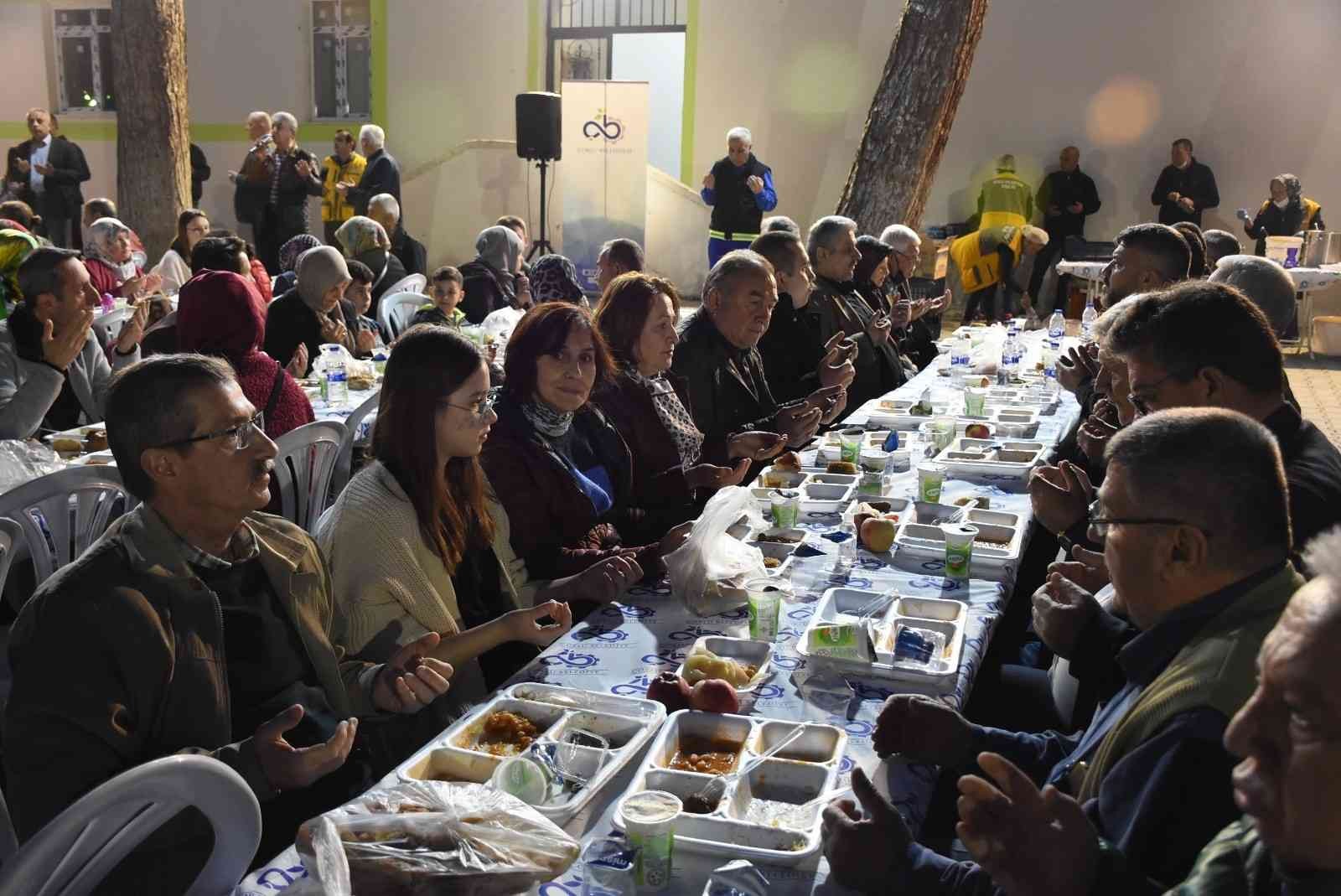 Tekirdağ’ın Çorlu ilçesine bağlı Şahpaz Mahalle Muhtarlığı tarafından her yıl Ramazan ayında düzenlenen ve geleneksel hale gelen iftar yemeğine ...