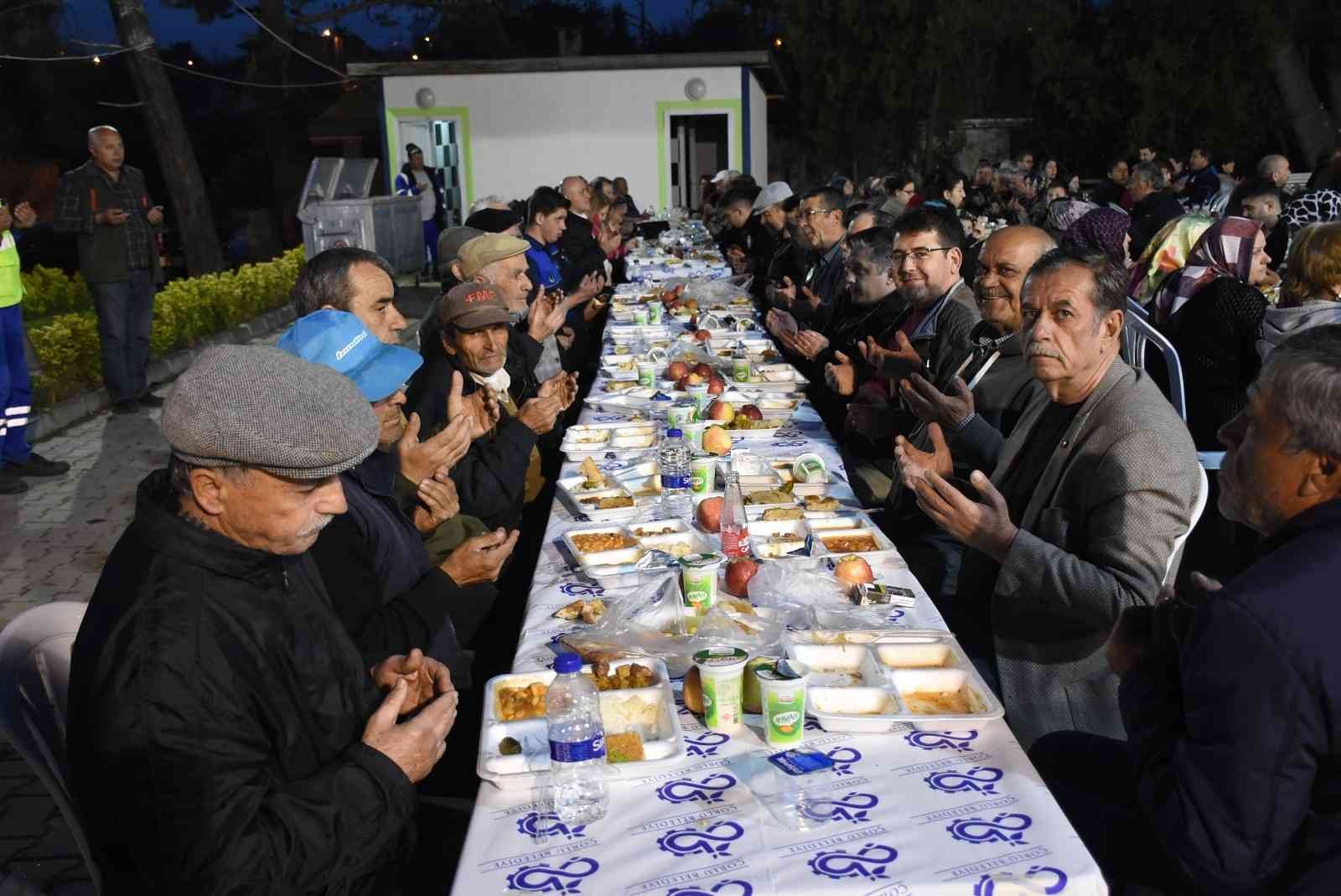 Tekirdağ’ın Çorlu ilçesine bağlı Şahpaz Mahalle Muhtarlığı tarafından her yıl Ramazan ayında düzenlenen ve geleneksel hale gelen iftar yemeğine ...