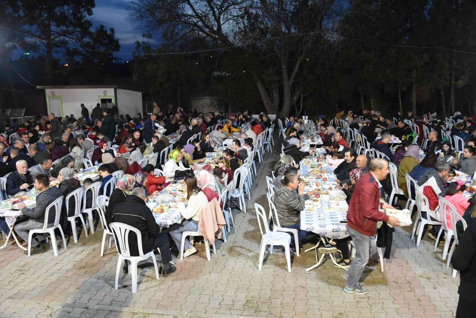 Tekirdağ’ın Çorlu ilçesine bağlı Şahpaz Mahalle Muhtarlığı tarafından her yıl Ramazan ayında düzenlenen ve geleneksel hale gelen iftar yemeğine ...