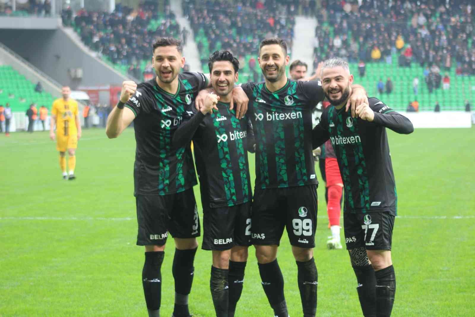 TFF 2. Lig’de 74 puanla liderliğini sürdüren Sakaryaspor’da gol yükünü iki isim sırtlıyor. Ozan Sol ve Tahir Babaoğlu attıkları gollerle yeşil ...