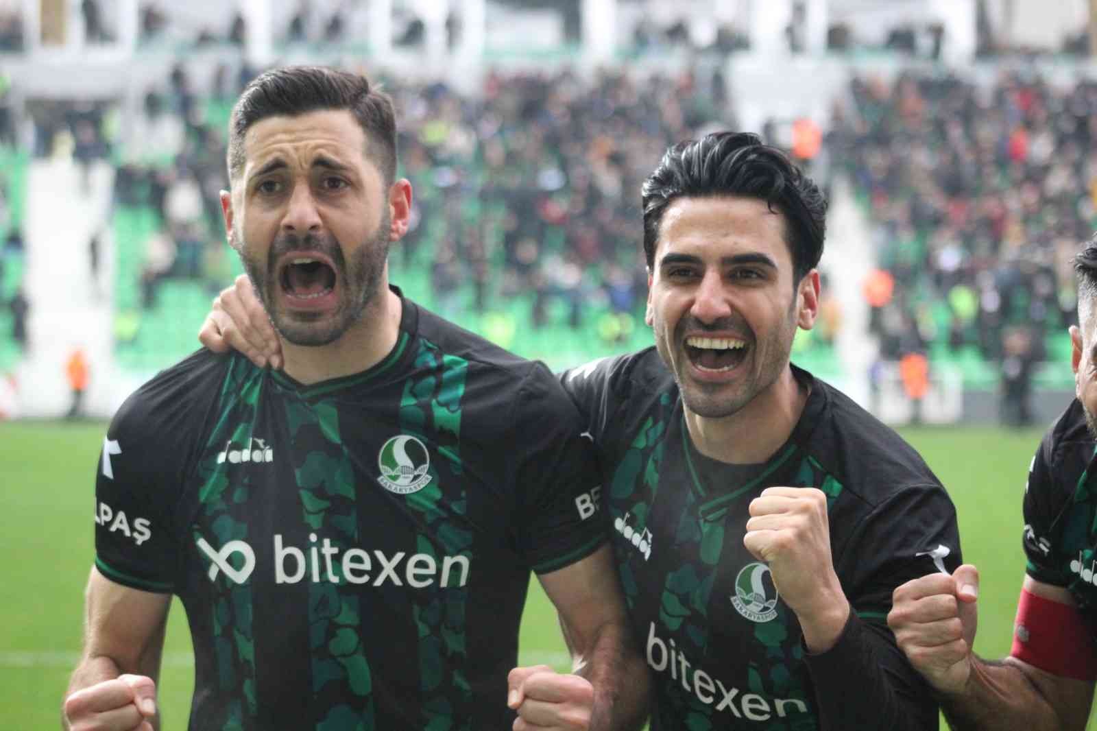 TFF 2. Lig’de 74 puanla liderliğini sürdüren Sakaryaspor’da gol yükünü iki isim sırtlıyor. Ozan Sol ve Tahir Babaoğlu attıkları gollerle yeşil ...