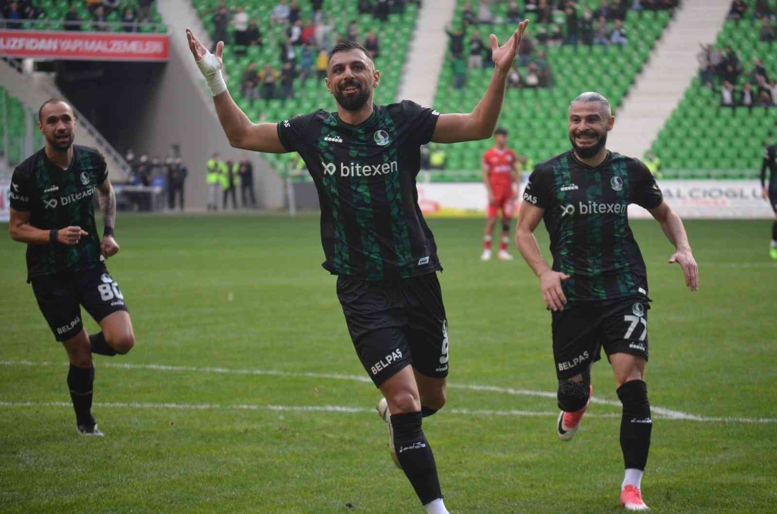 TFF 2. Lig’de 74 puanla liderliğini sürdüren Sakaryaspor’da gol yükünü iki isim sırtlıyor. Ozan Sol ve Tahir Babaoğlu attıkları gollerle yeşil ...