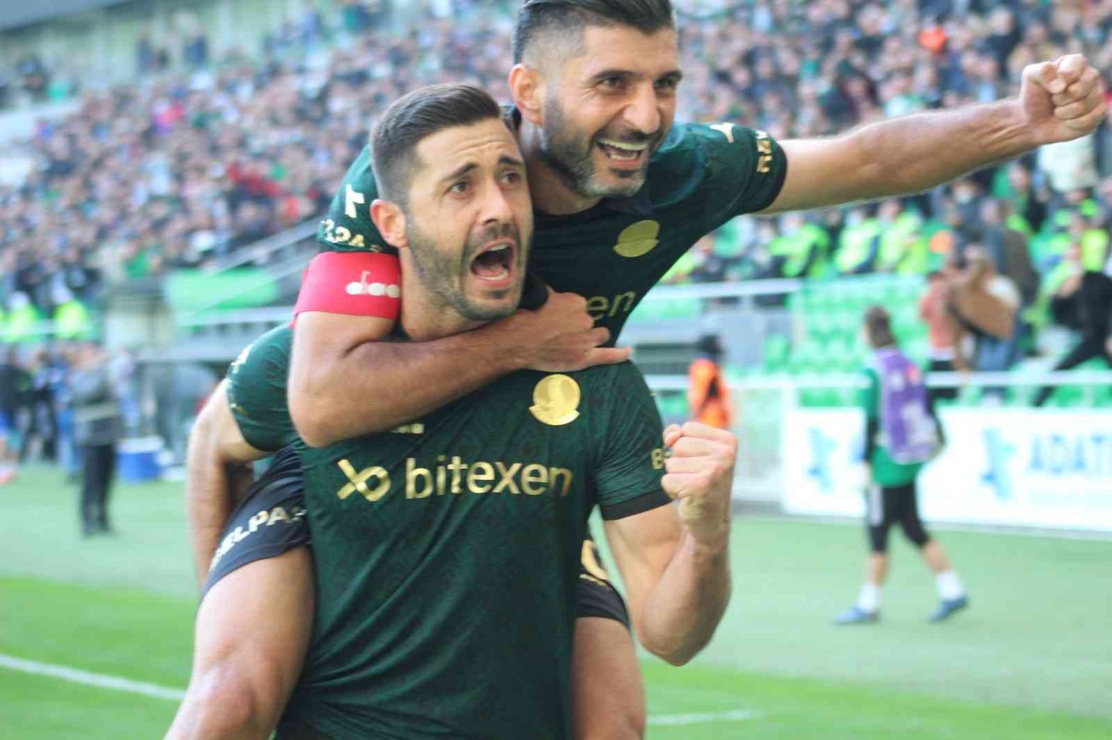 TFF 2. Lig’de 74 puanla liderliğini sürdüren Sakaryaspor’da gol yükünü iki isim sırtlıyor. Ozan Sol ve Tahir Babaoğlu attıkları gollerle yeşil ...