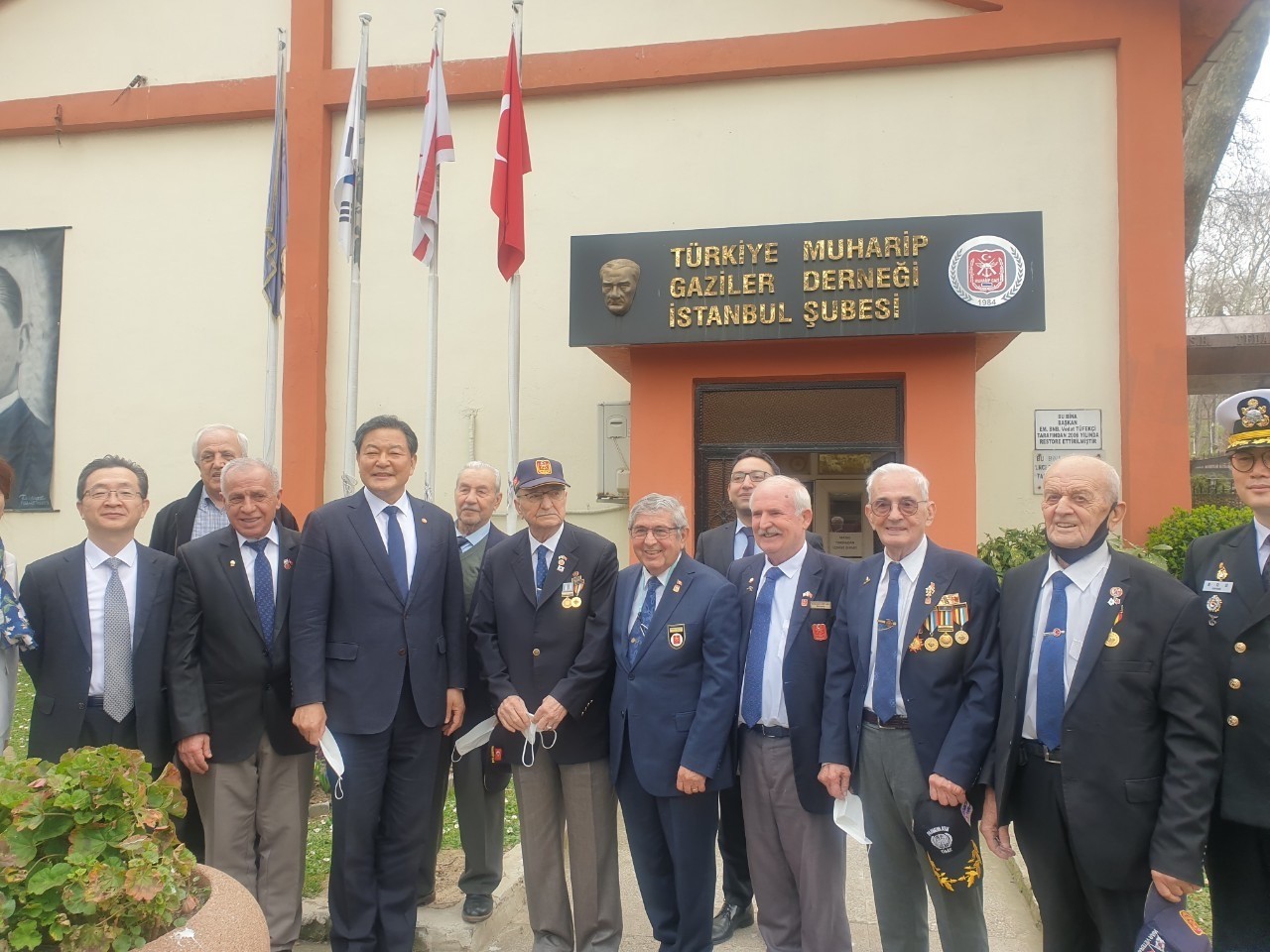 Kore Cumhuriyeti Vatanseverler ve Gaziler Bakanlığı, 31 Mart tarihinde Türk Hava Kuvvetleri mensubu Şehit Muzaffer Erdönmez’i ’Kore Savaşı Nisan ...