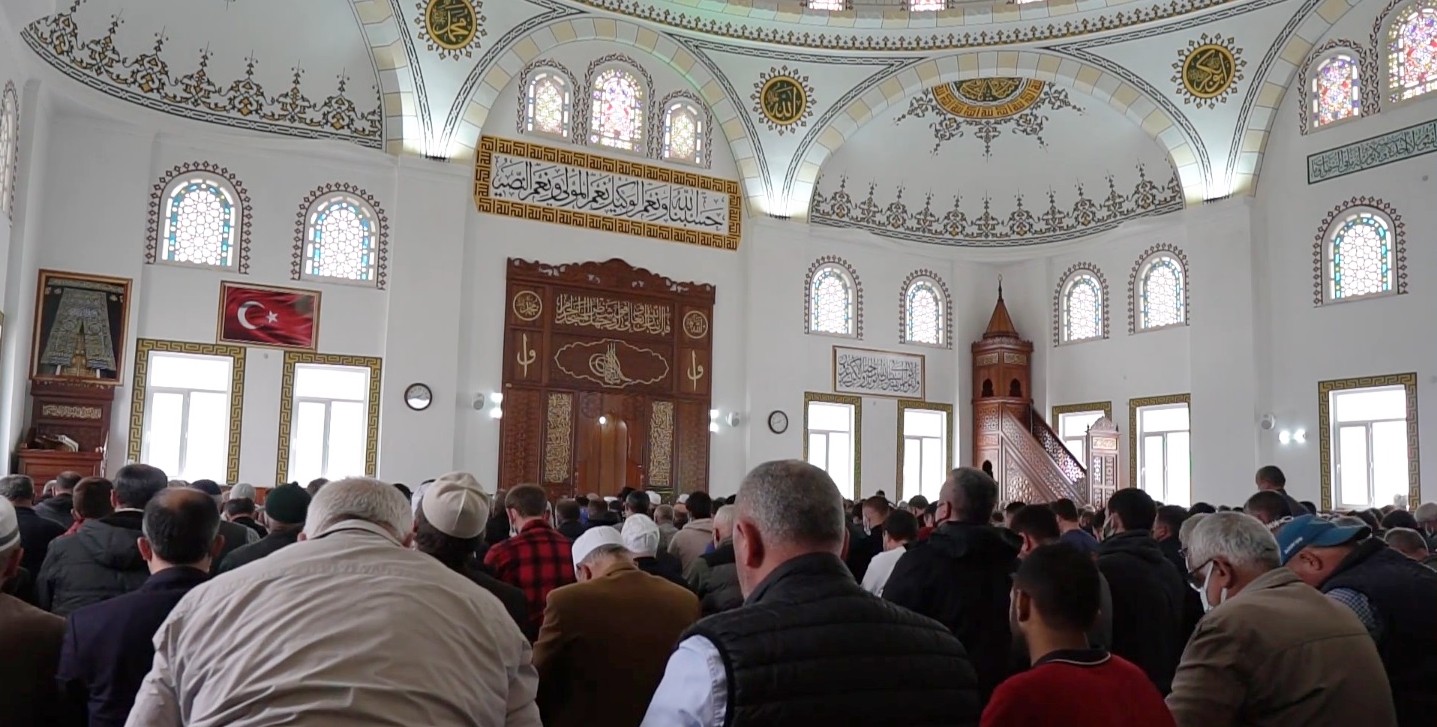 Mustafakemalpaşa Barış Mahallesi’nde şehitlerin anısını yaşatmak için yapılan Oğlak Tepe Şehitler Cami ibadete açıldı. 2019 yılı Ağustos ayında ...