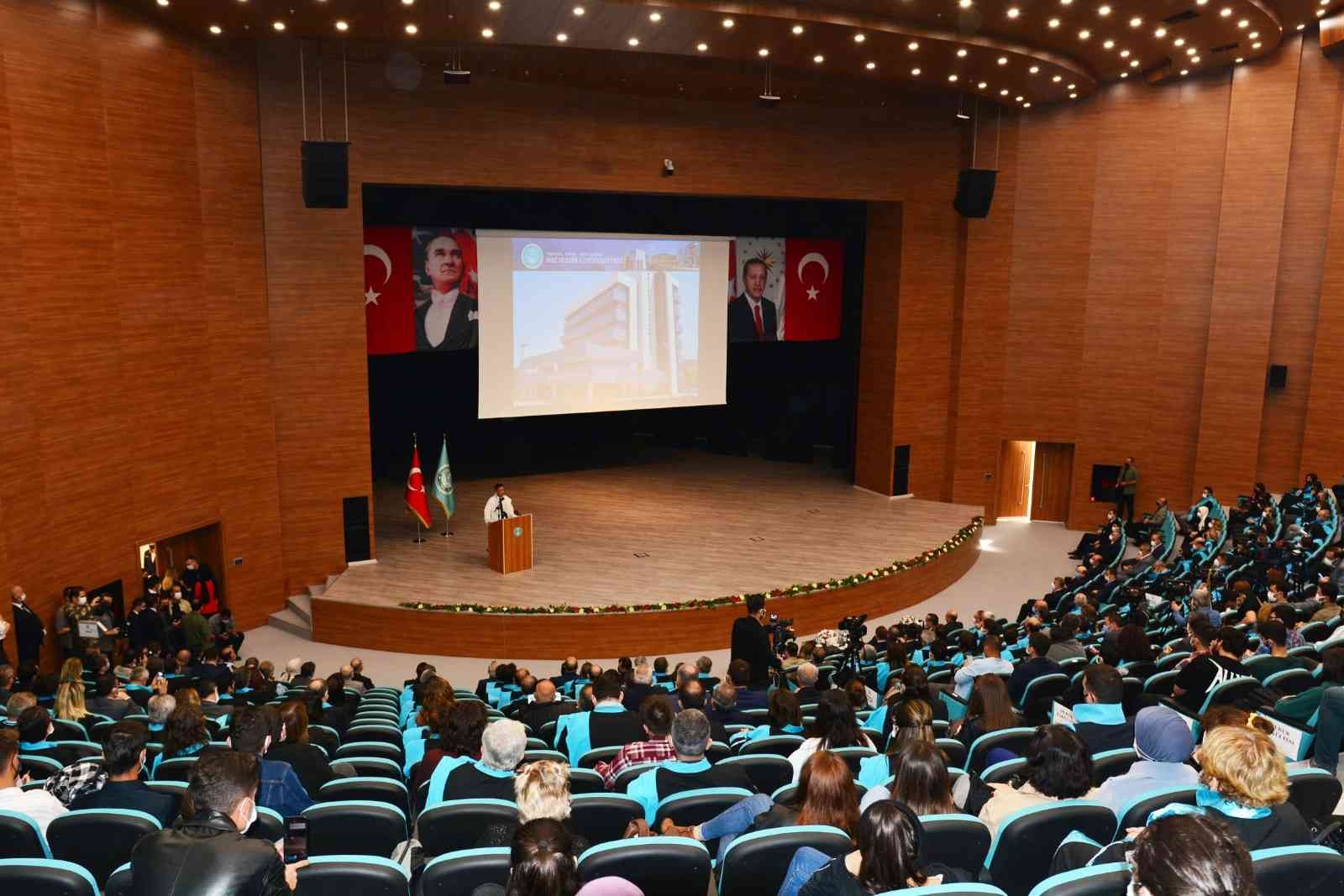 Balıkesir Üniversitesinde (BAÜN) yeni açılan ya da var olan konferans salonlarına aziz şehitlerin isimleri veriliyor. Üniversite bünyesinde Fen ...