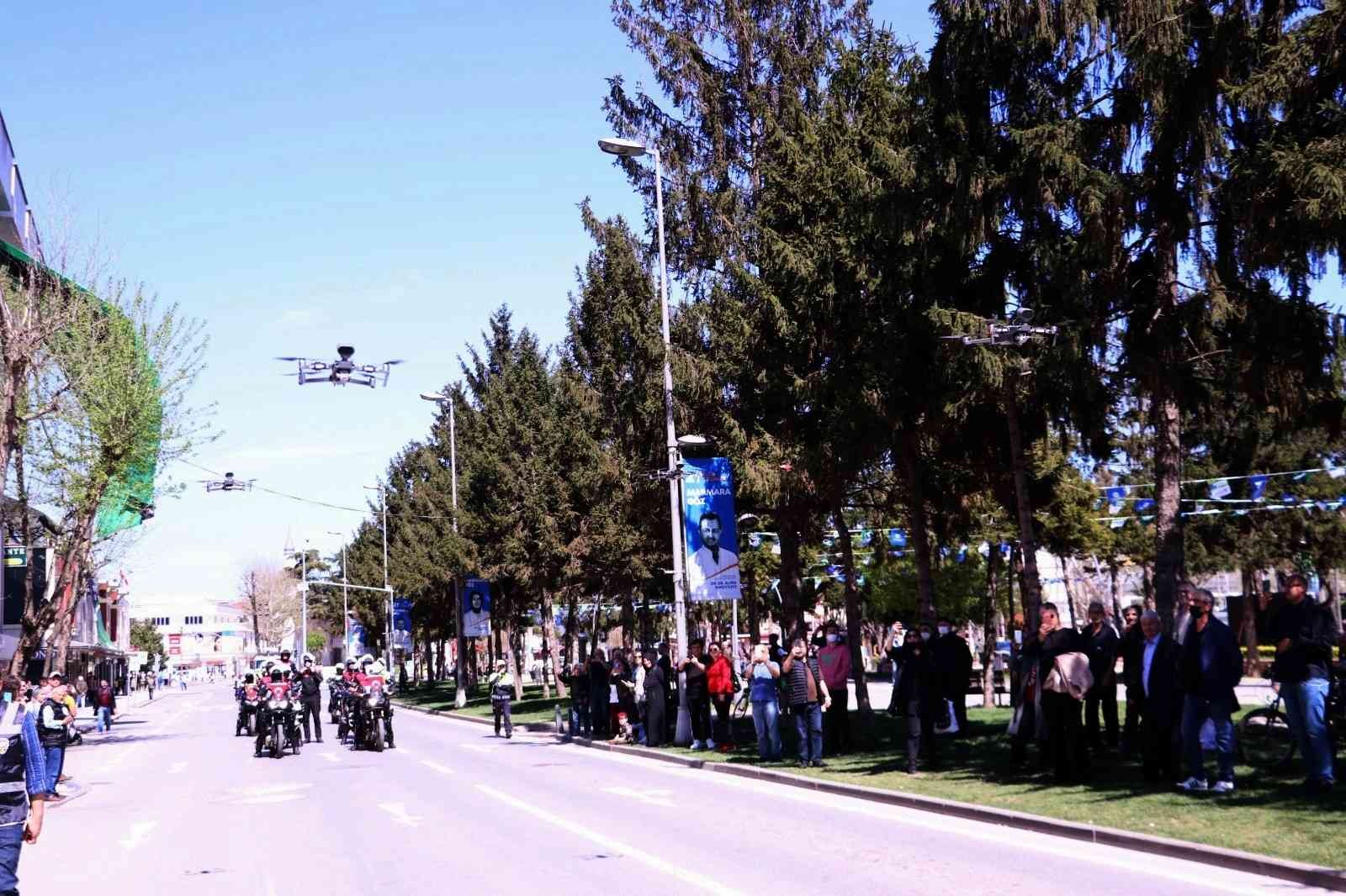 Tüm yurtta olduğu gibi Sakarya’da da Polis Haftası düzenlenen etkinliklerle kutlanıyor. Kutlamalar çerçevesinde Sakarya polisinin havadaki gözü ...