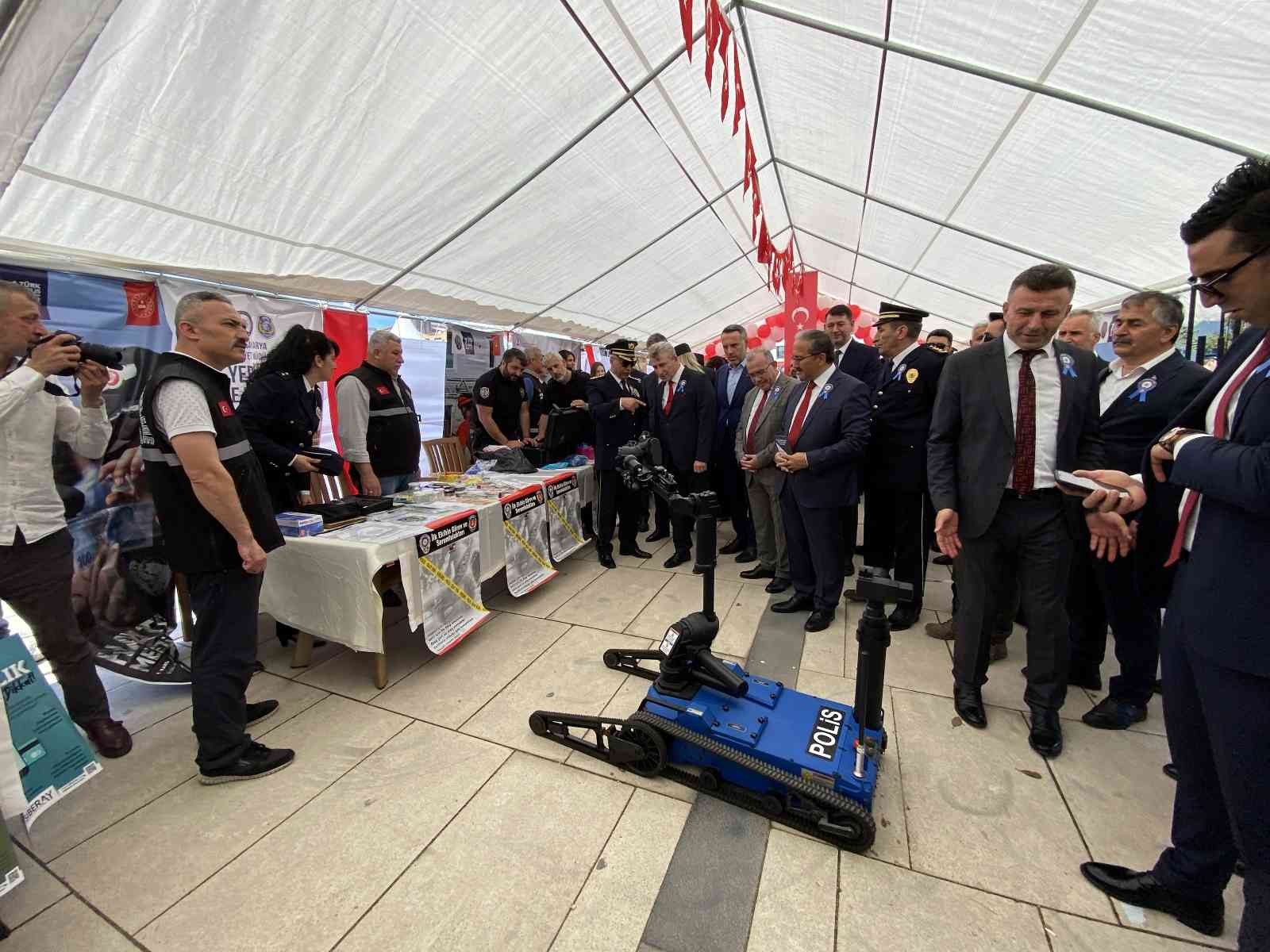 Tüm yurtta olduğu gibi Sakarya’da da Polis Haftası düzenlenen etkinliklerle kutlanıyor. Kutlamalar çerçevesinde Sakarya polisinin havadaki gözü ...