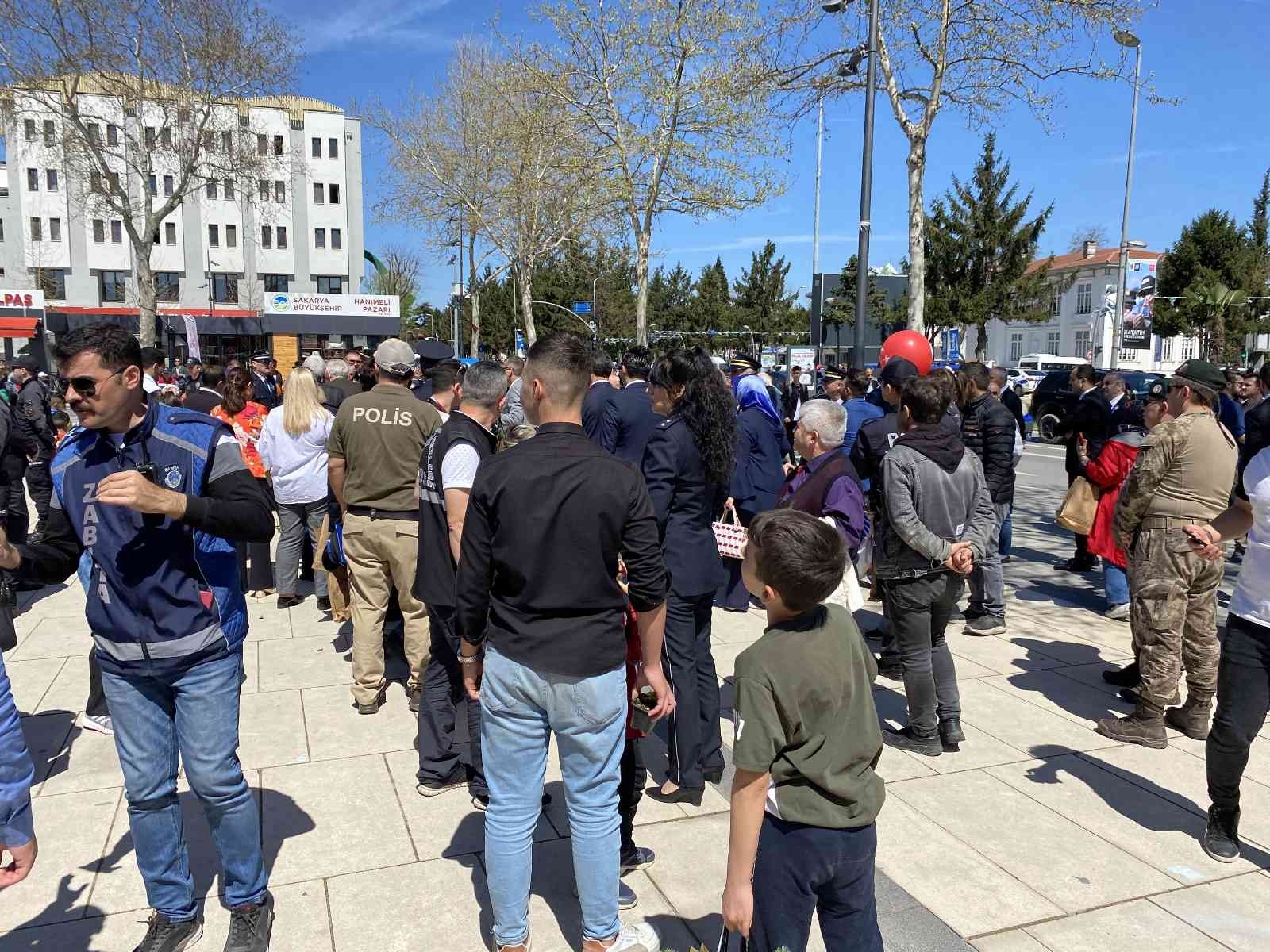 Tüm yurtta olduğu gibi Sakarya’da da Polis Haftası düzenlenen etkinliklerle kutlanıyor. Kutlamalar çerçevesinde Sakarya polisinin havadaki gözü ...