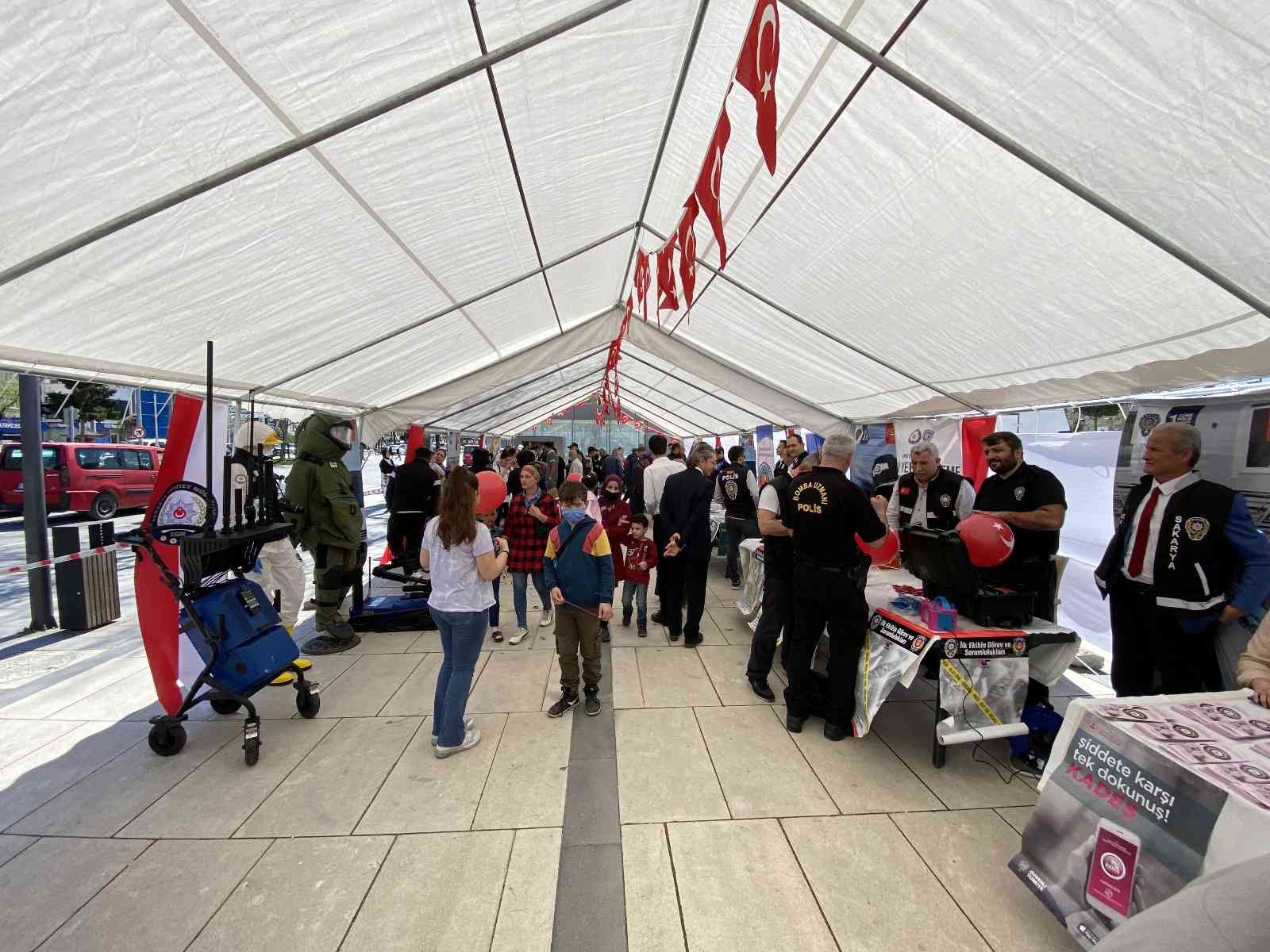 Tüm yurtta olduğu gibi Sakarya’da da Polis Haftası düzenlenen etkinliklerle kutlanıyor. Kutlamalar çerçevesinde Sakarya polisinin havadaki gözü ...