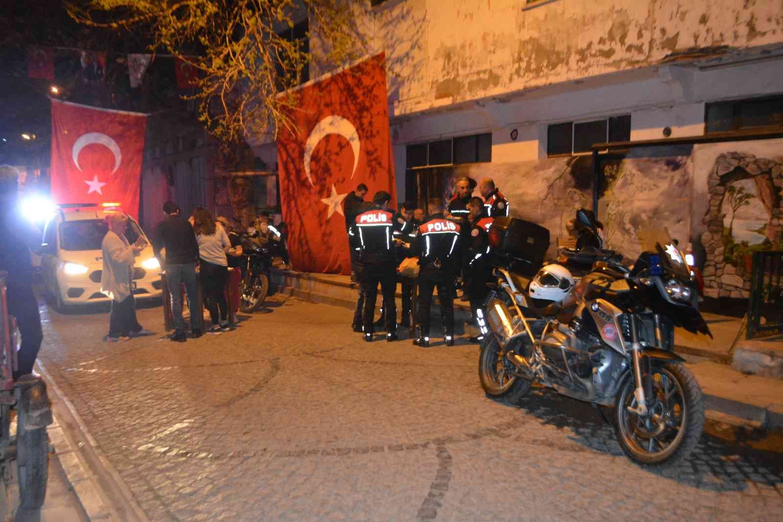 Balıkesir’in Ayvalık ilçesinde, silahlı çatışma ihbarı üzerine olay yerine giden polisler, mahalle halkının sürprizi ile karşılaştı. Ayvalık’ın ...