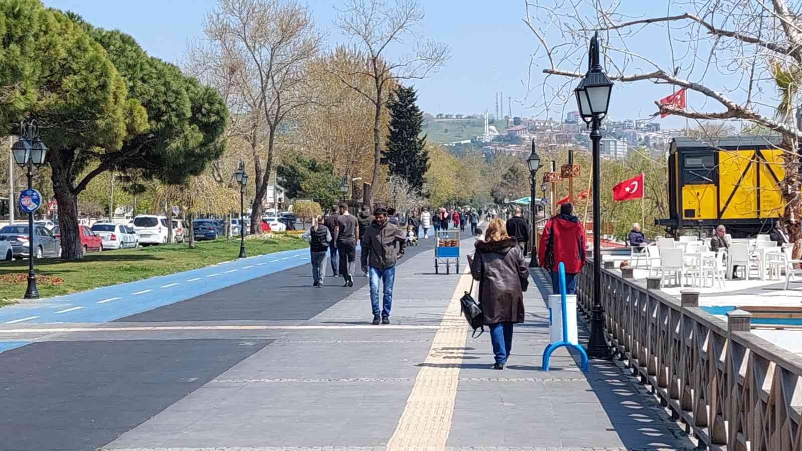 Tekirdağ’ın Süleymanpaşa ilçesinde vatandaşlar soğukların ardından güzel havanın tadını çıkardı Trakya başta olmak üzere Marmara Bölgesi’ni ...