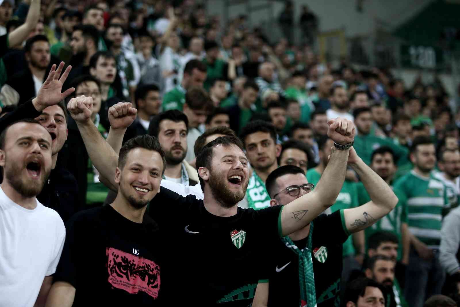 Spor Toto 1. Lig’in 31. haftasında Bursaspor, Kocaelispor’u ağırladı. Ev sahibi ekip, mücadeleyi 2-1 kazanarak puanını 31’e yükseltti. Maçtan ...