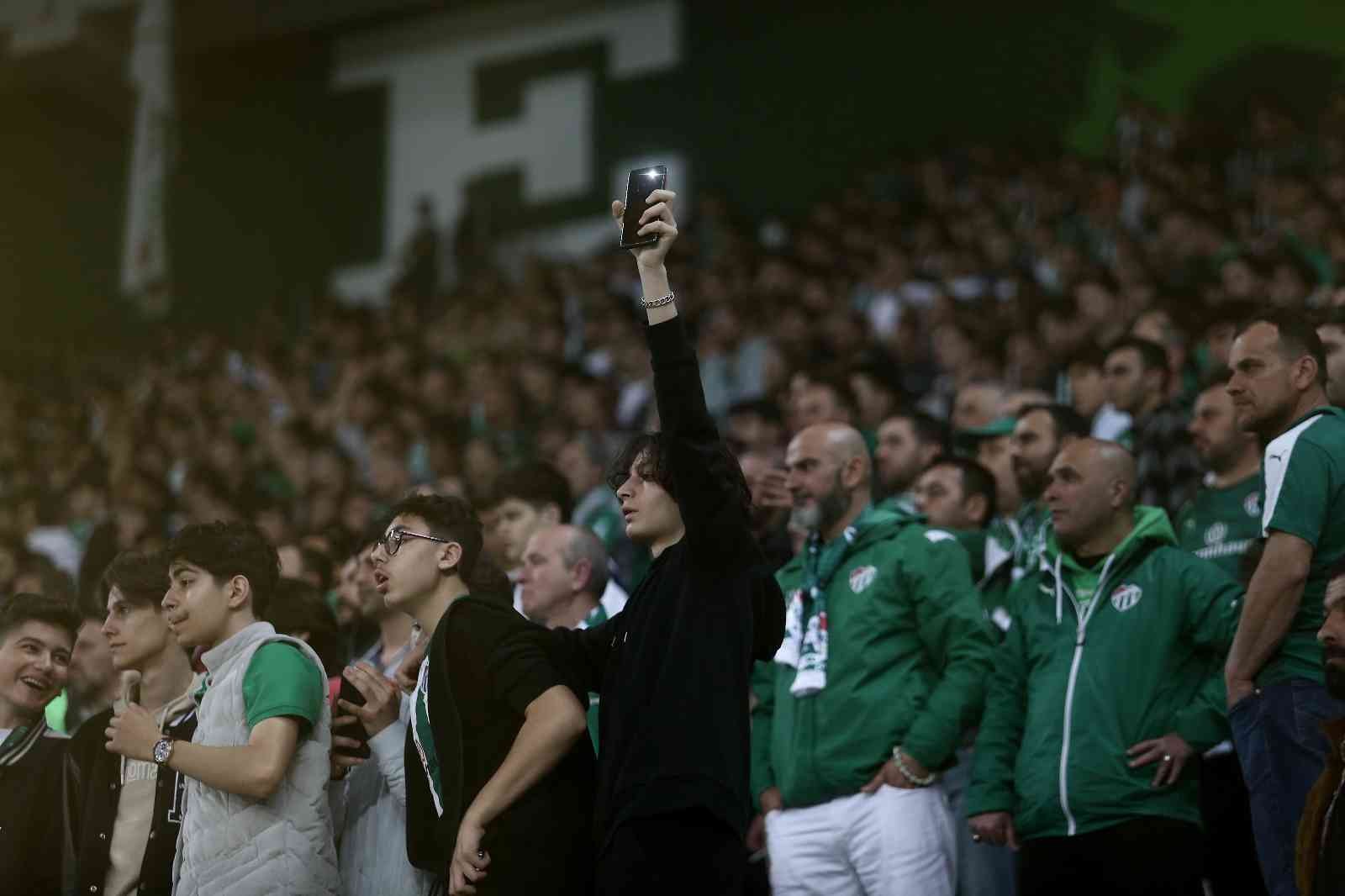 Spor Toto 1. Lig’in 31. haftasında Bursaspor, Kocaelispor’u ağırladı. Ev sahibi ekip, mücadeleyi 2-1 kazanarak puanını 31’e yükseltti. Maçtan ...