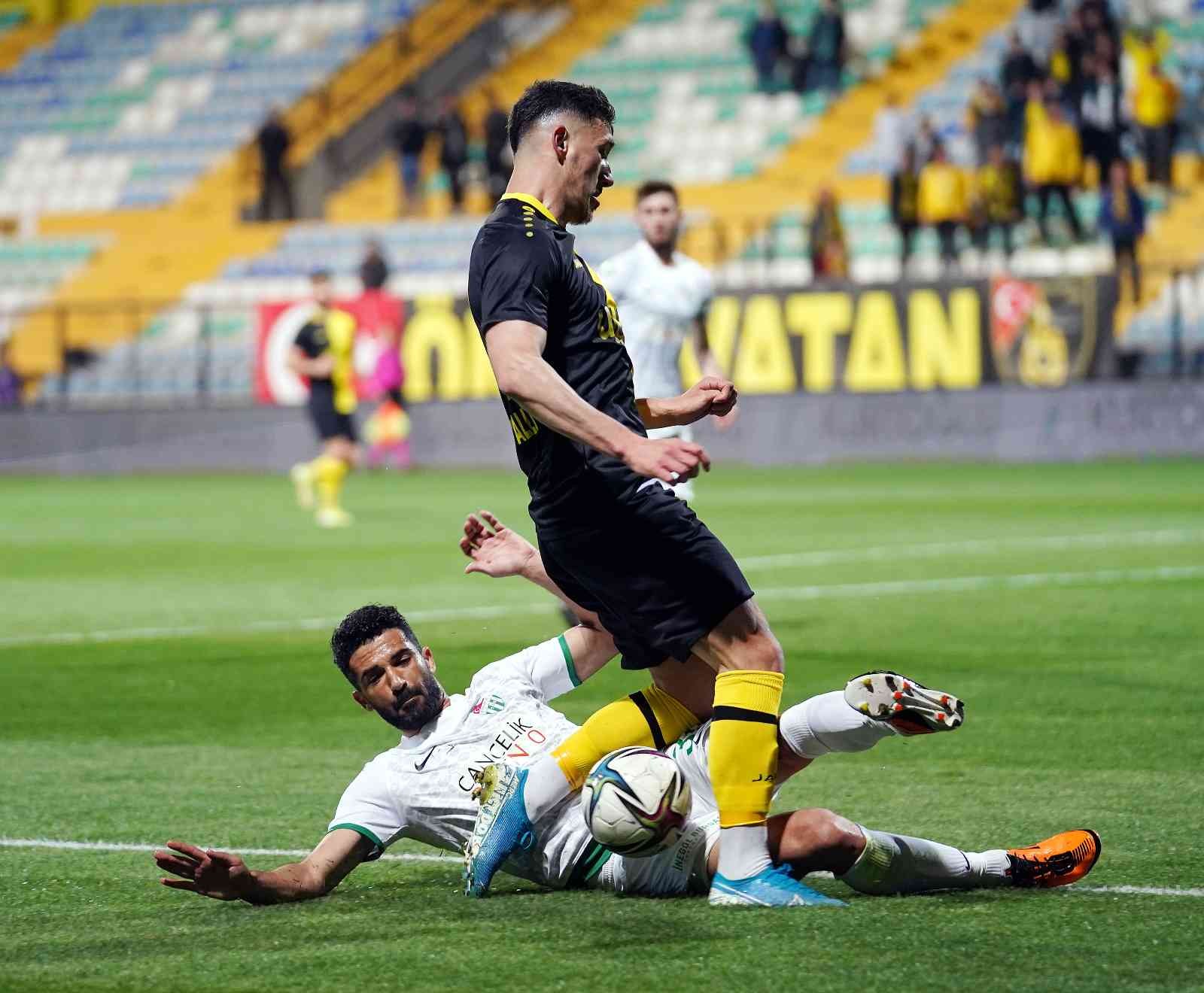 Spor Toto 1. Lig’in 32. haftasında İstanbulspor sahasında karşılaştığı Bursaspor’u 3-1 mağlup etti. Maçtan dakikalar 7. dakikada sağ kanattan ...