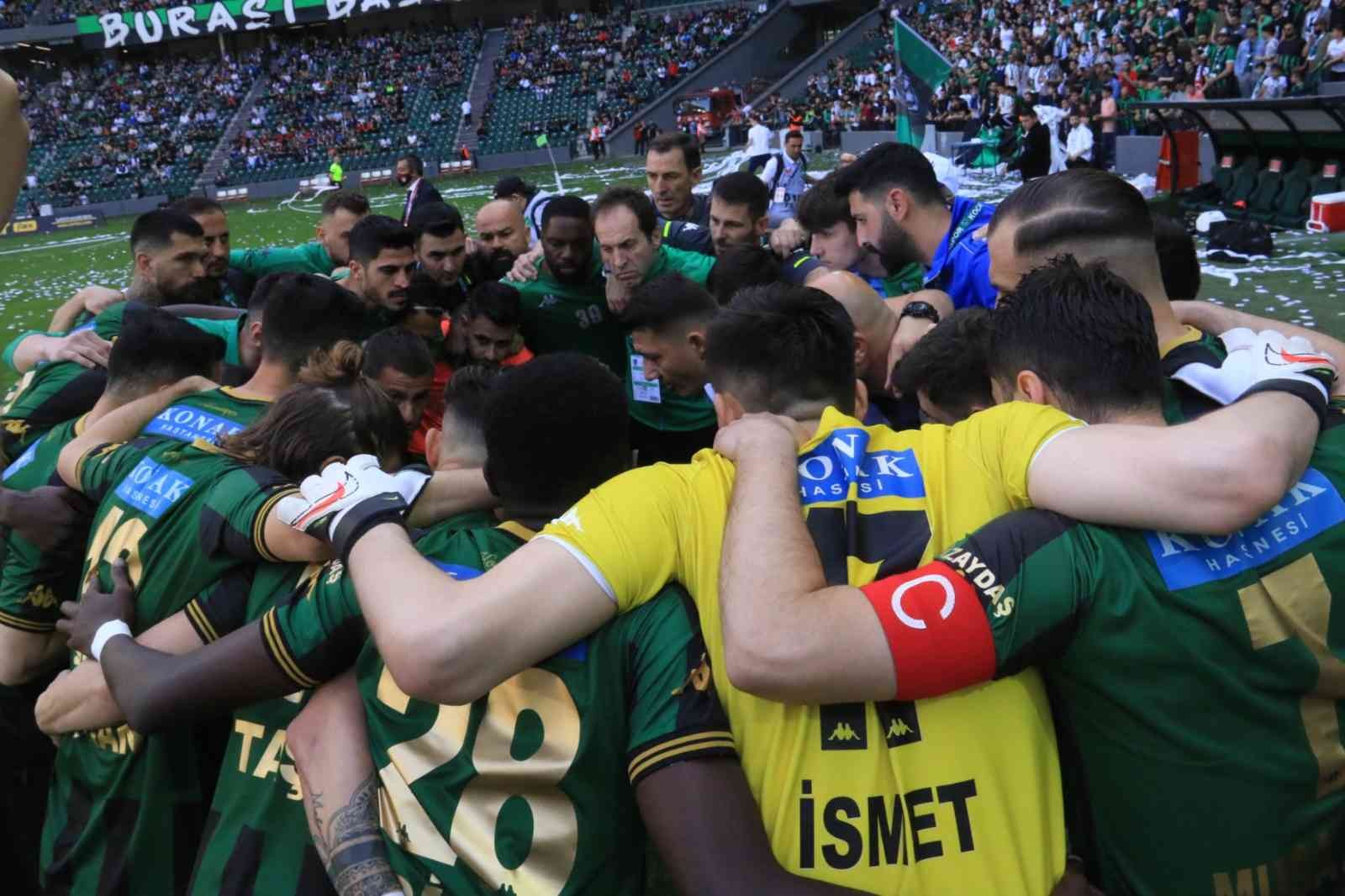 Spor Toto 1. Lig’in 34. haftasında Kocaelispor, sahasında karşılaştığı Manisa Futbol Kulübü’nü 2-1’lik skorla mağlup etti. Maçtan dakikalar 13 ...