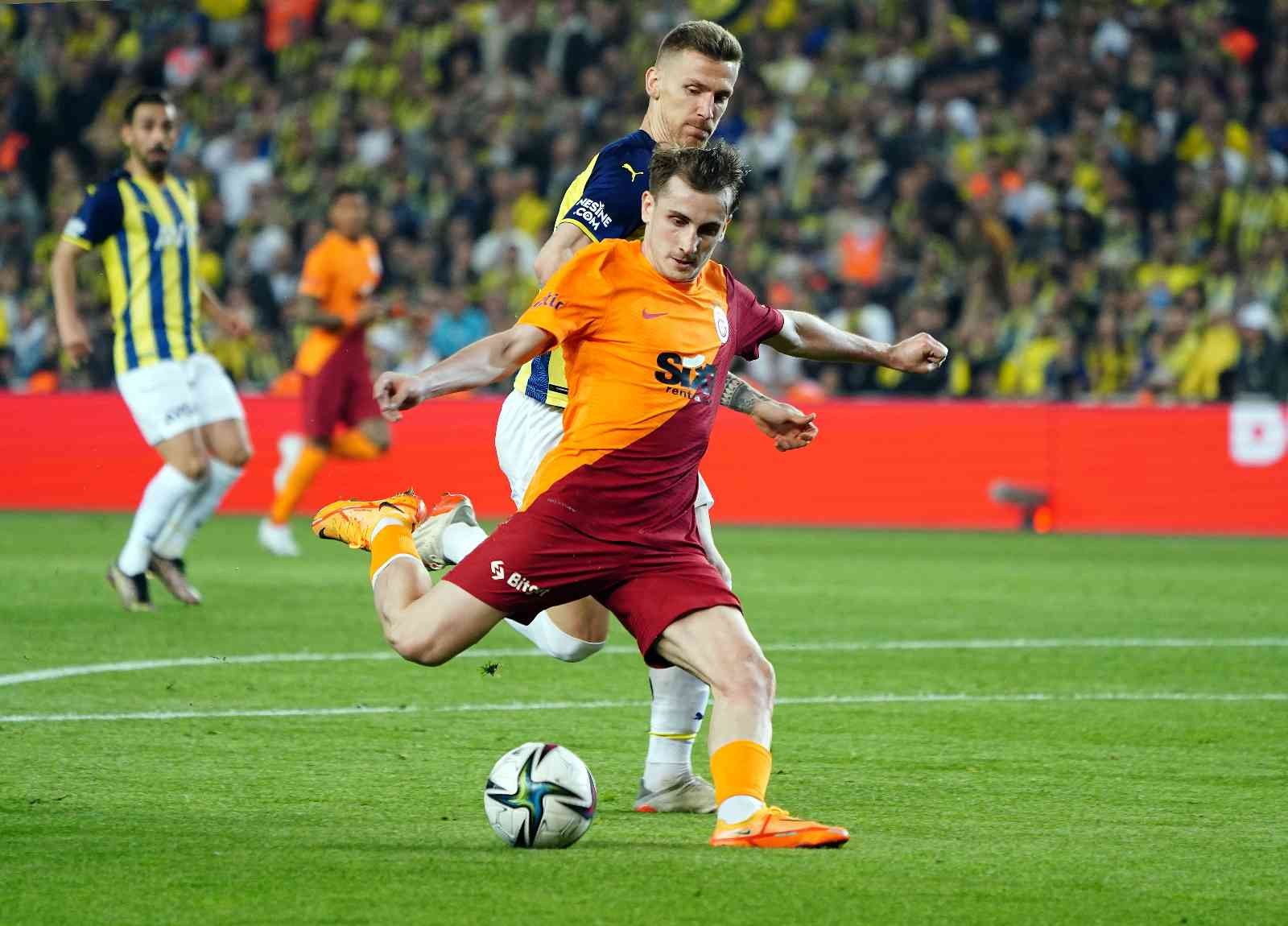 Süper Lig’in 32. haftasında Fenerbahçe, sahasında ezeli rakibi Galatasaray’ı konuk ediyor. Karşılamanın ilk yarısı ev sahibi ekibin 1-0’lık ...