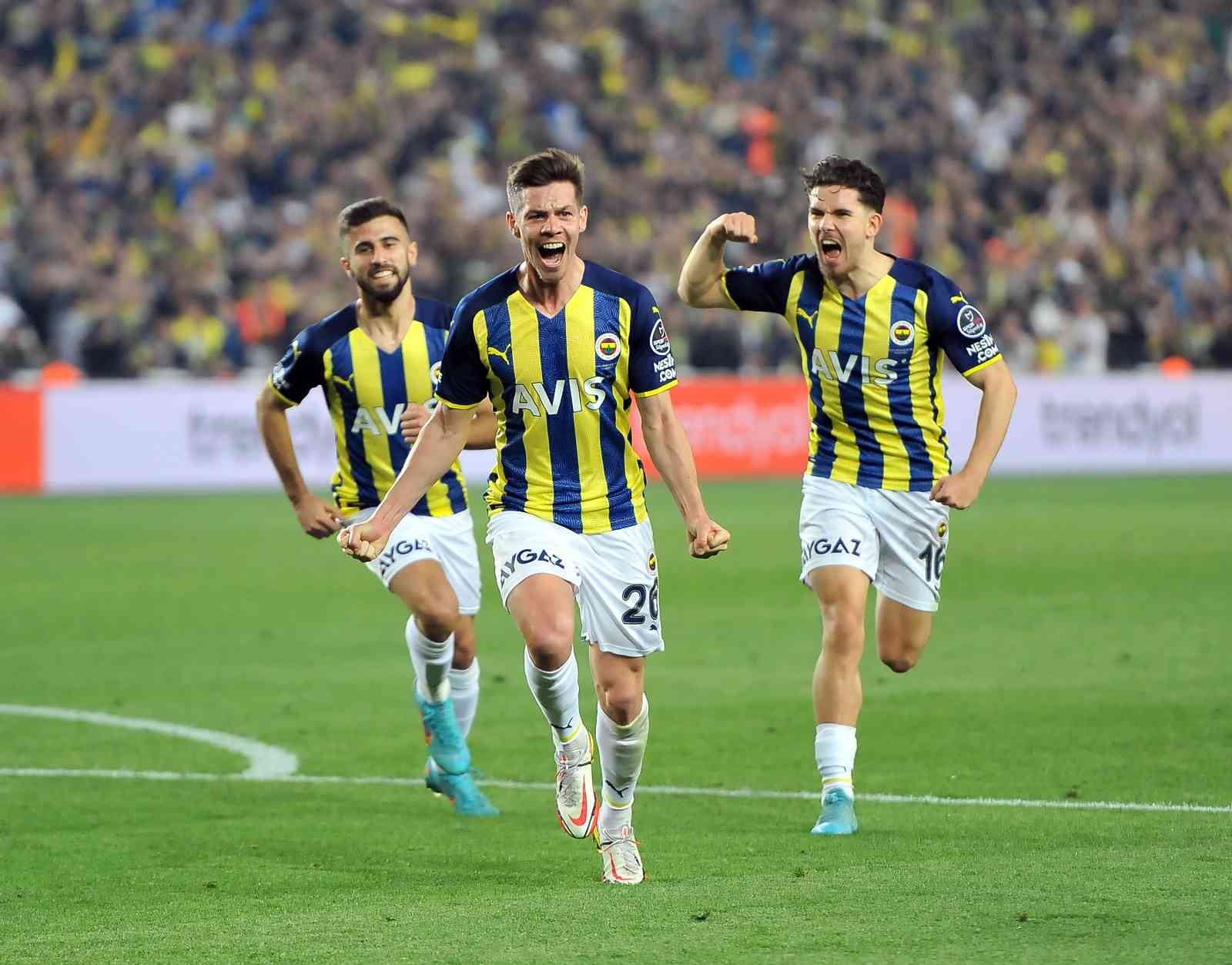 Süper Lig’in 32. haftasında Fenerbahçe, sahasında ezeli rakibi Galatasaray’ı konuk ediyor. Karşılamanın ilk yarısı ev sahibi ekibin 1-0’lık ...