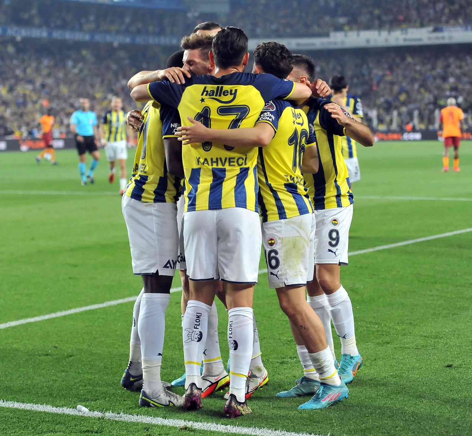 Süper Lig’in 32. haftasında Fenerbahçe, sahasında ezeli rakibi Galatasaray’ı konuk ediyor. Karşılamanın ilk yarısı ev sahibi ekibin 1-0’lık ...